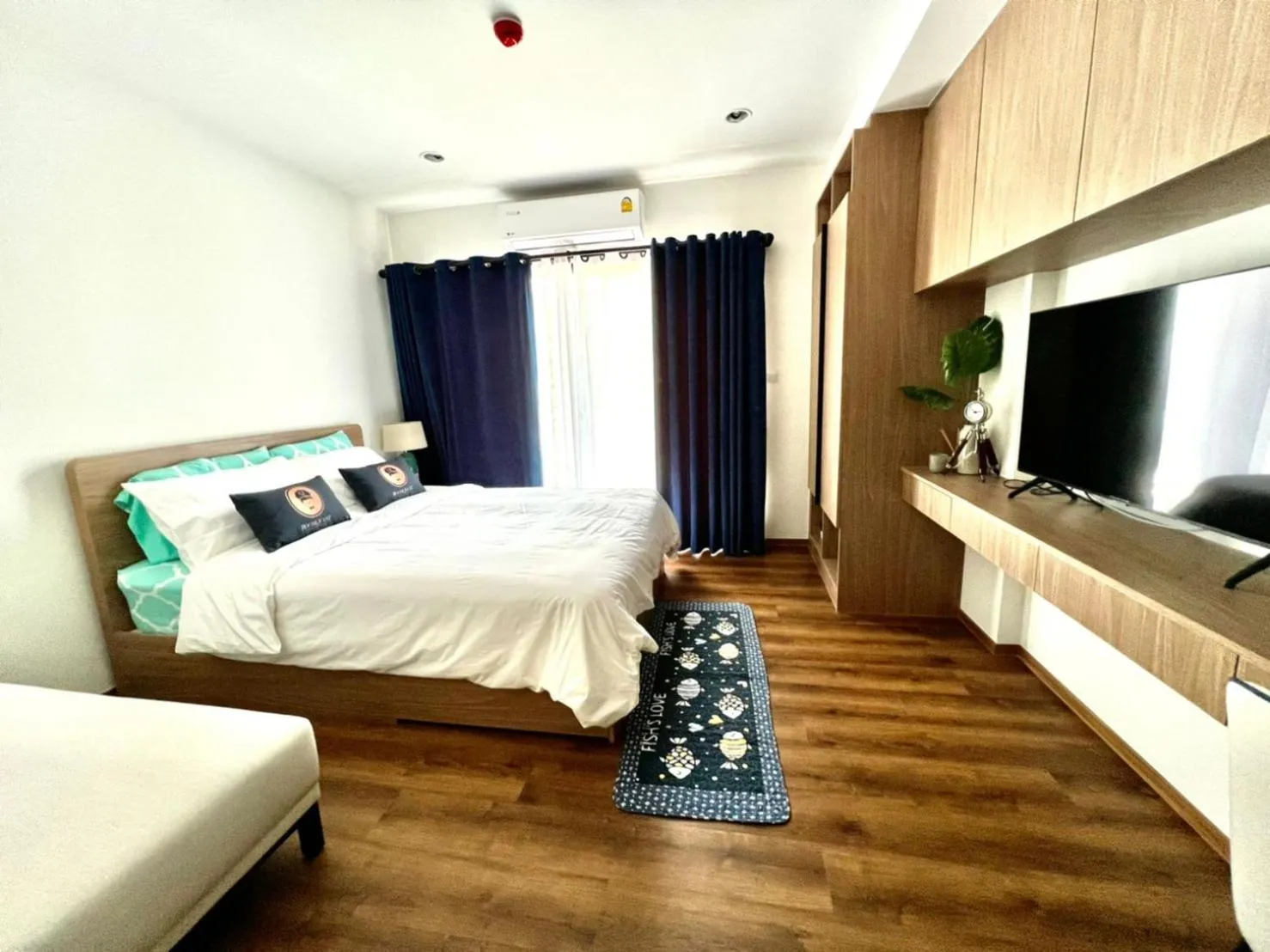 TV and multimedia in RoomQuest Hua-Hin Lahabana