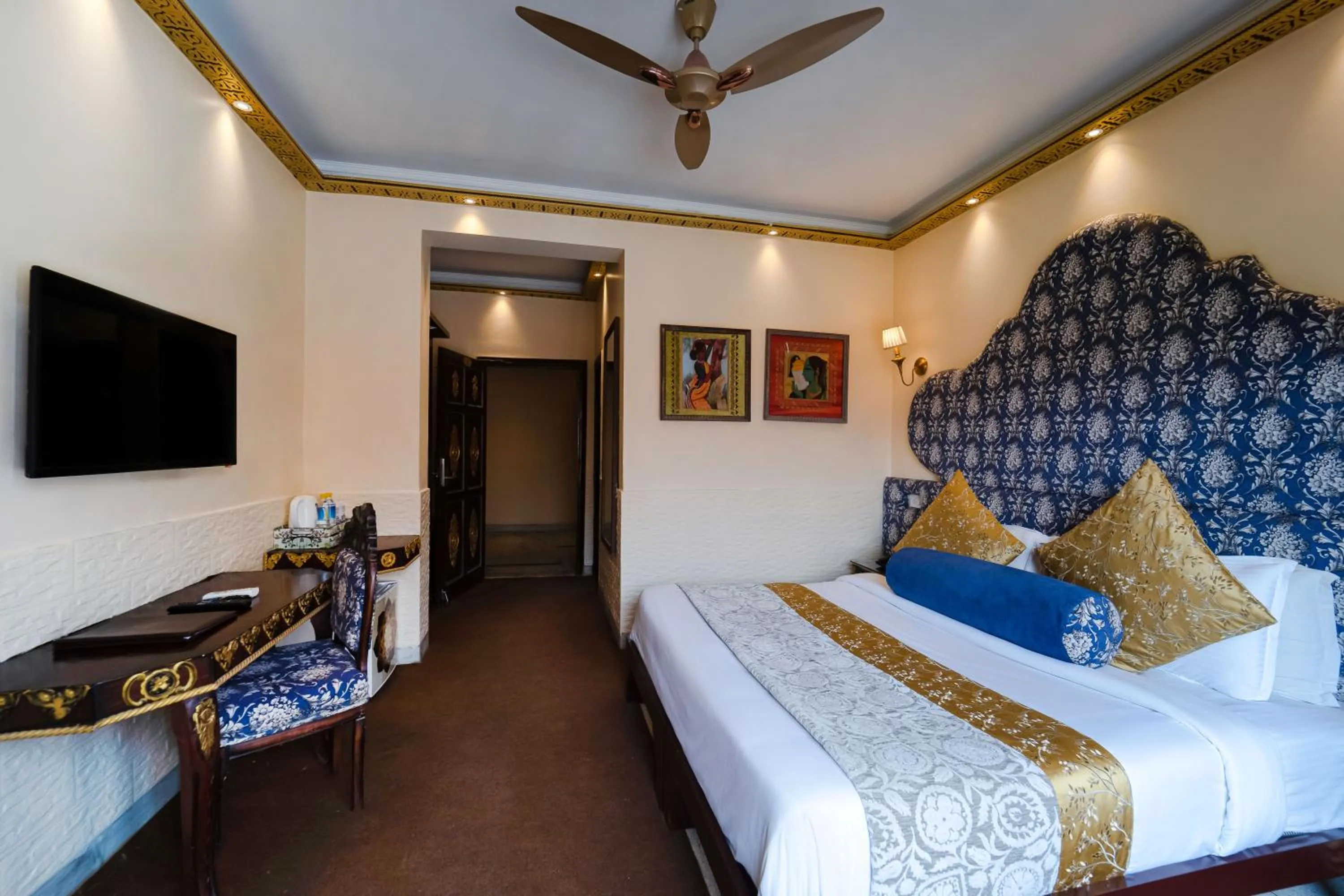 Bed in The Neeraj Ganga Heritage Palace