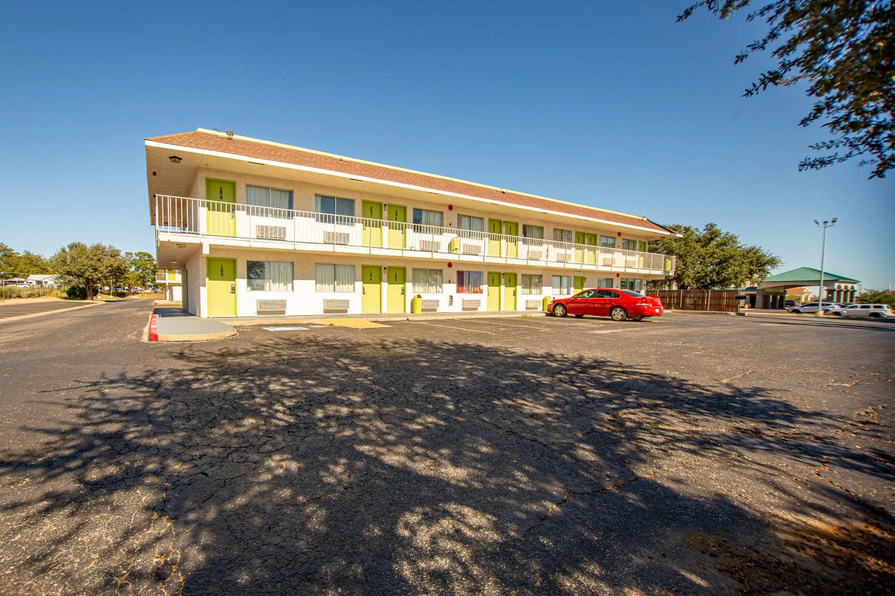 Property building in Marifah Inn Sweetwater