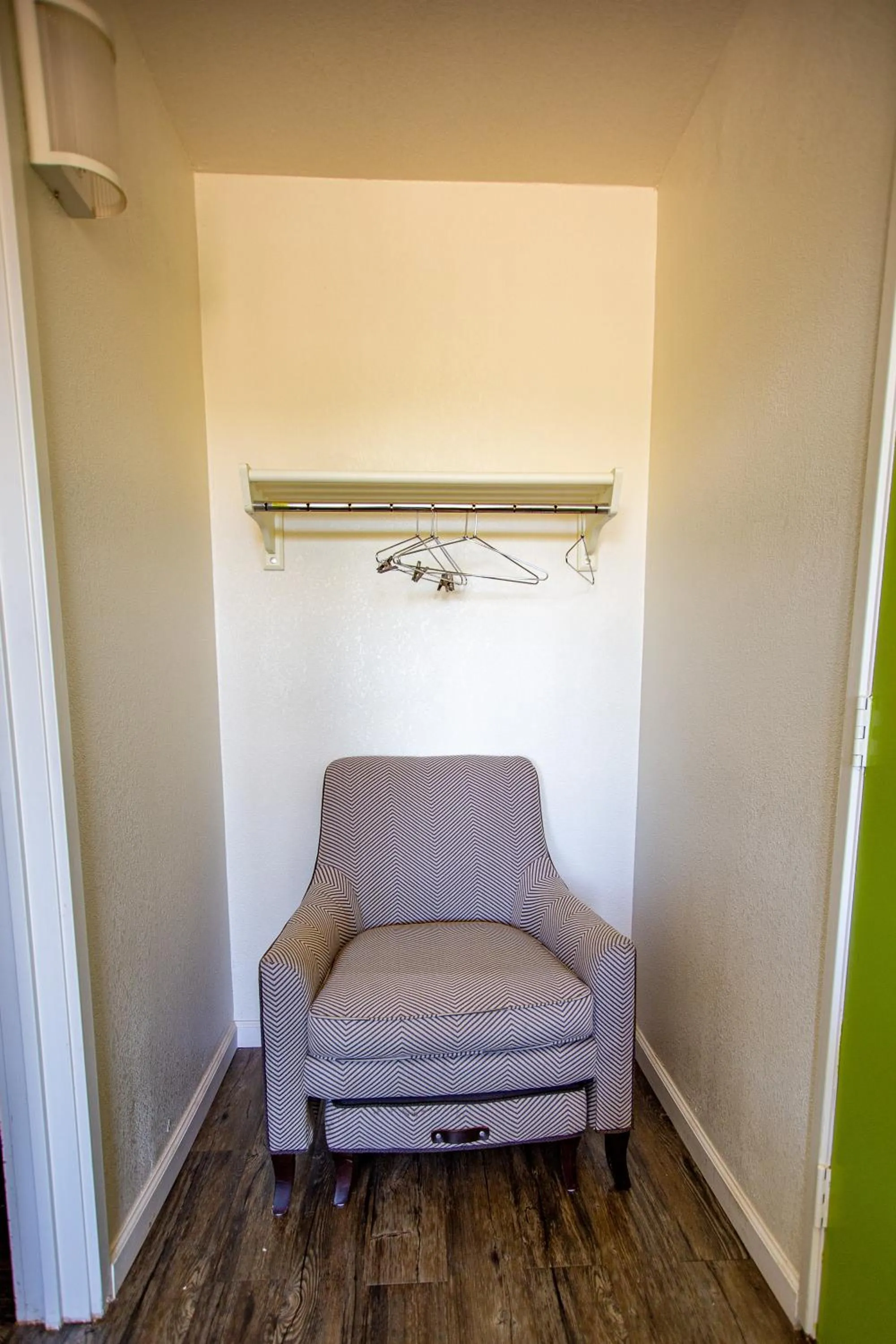 Seating area in Marifah Inn Sweetwater