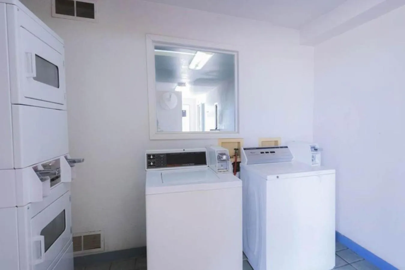 washing machine in Marifah Inn Sweetwater