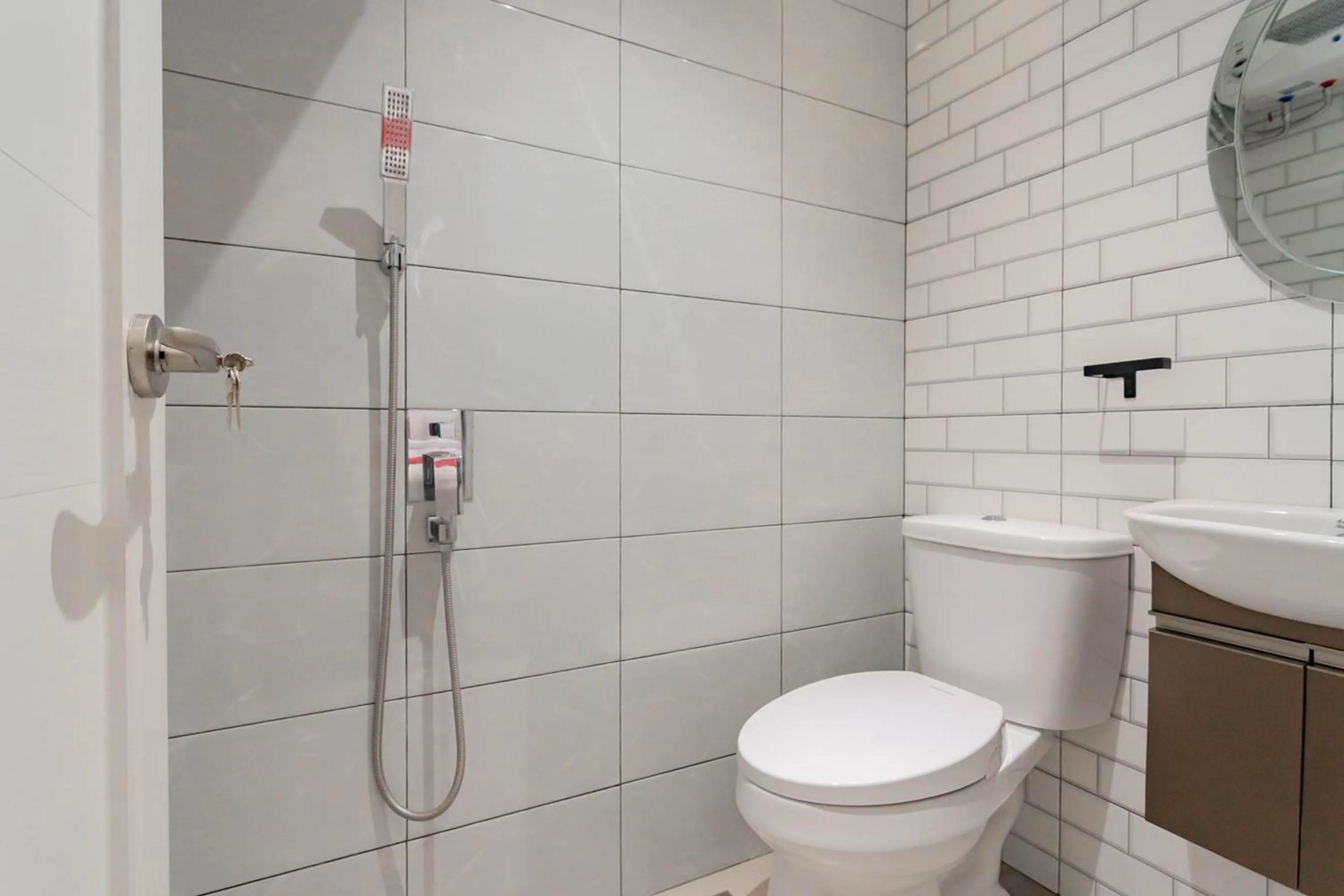 Bathroom in RedDoorz Plus @ Pakuan Residence Tajur