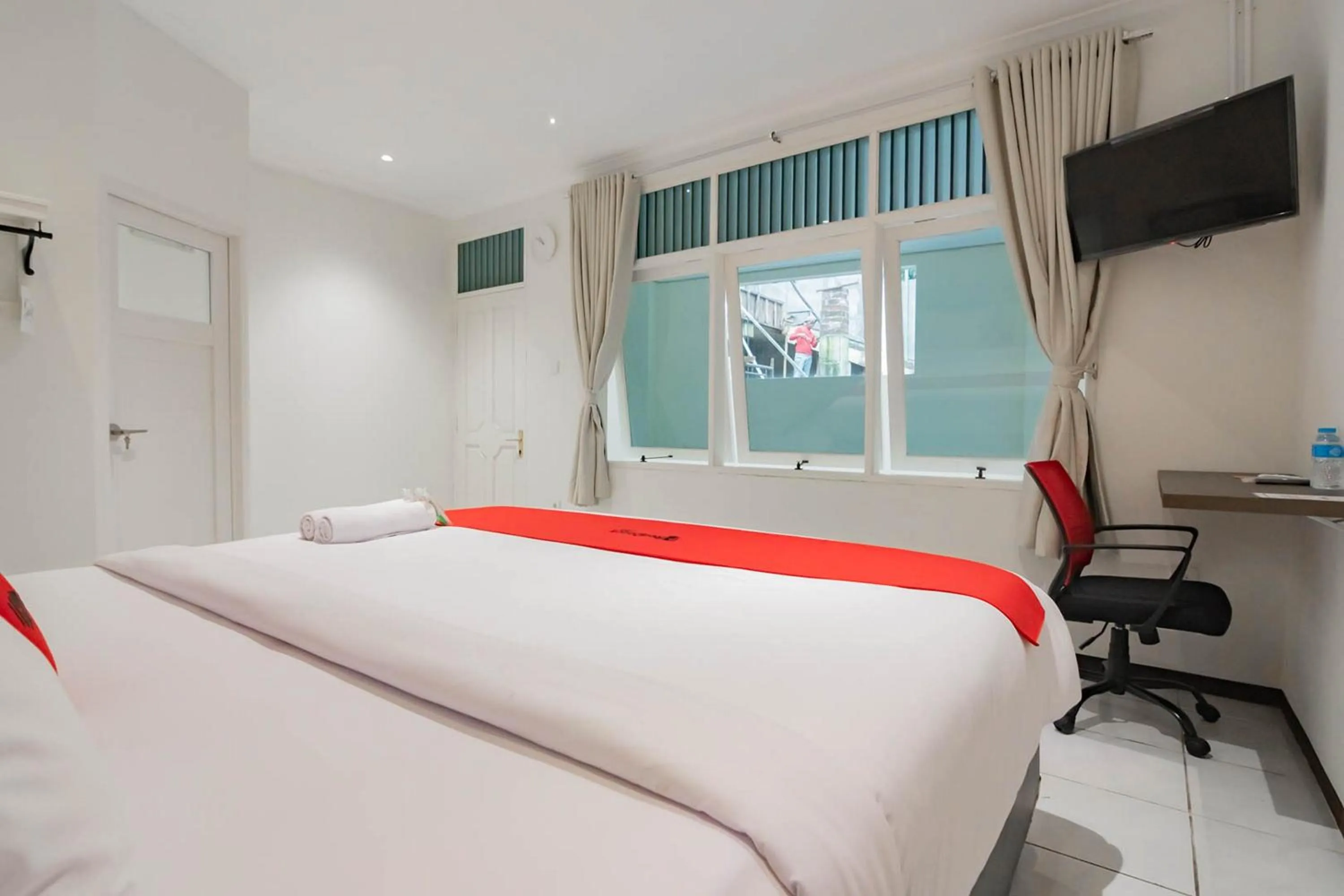 Bed in RedDoorz Plus @ Pakuan Residence Tajur