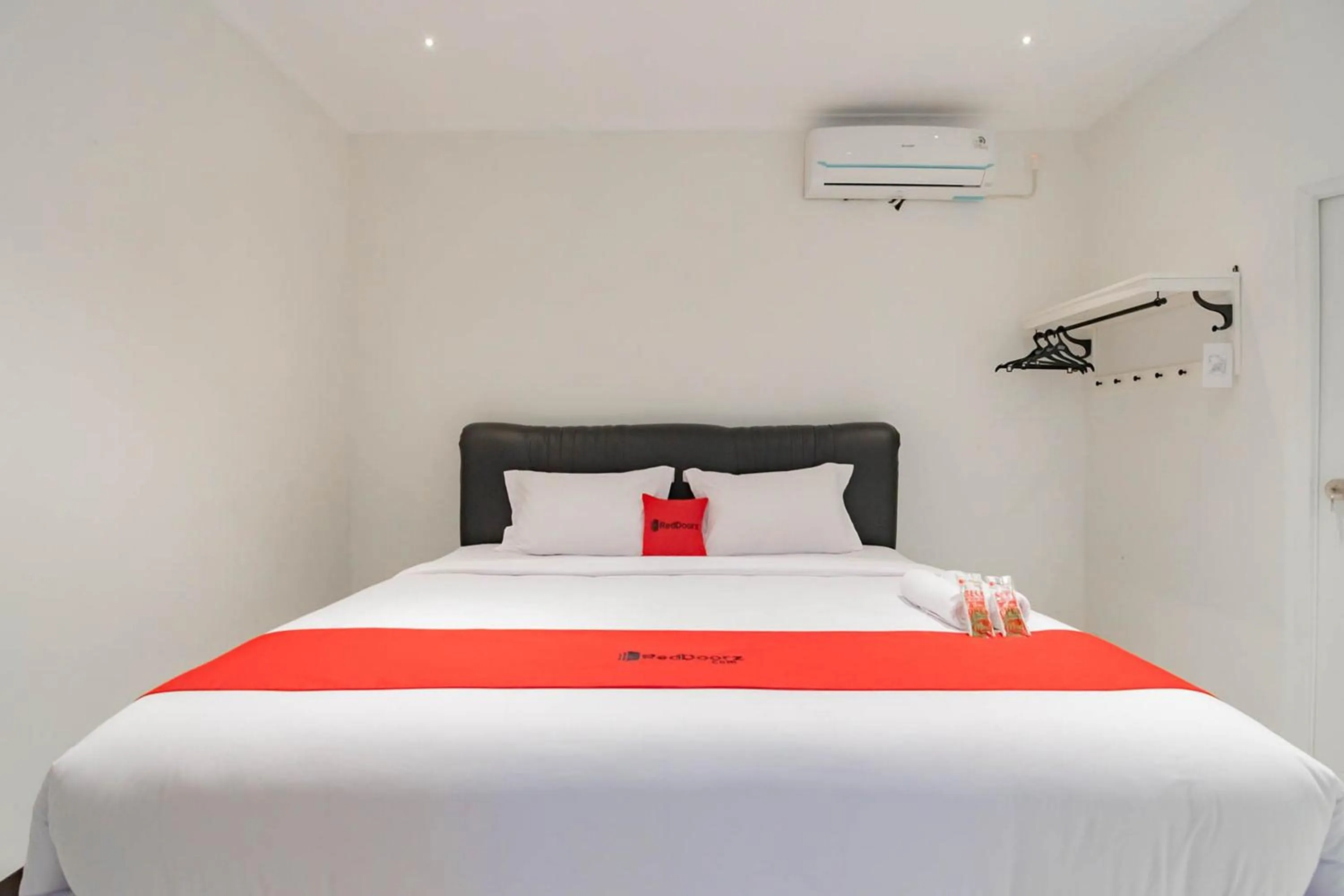 Bed in RedDoorz Plus @ Pakuan Residence Tajur