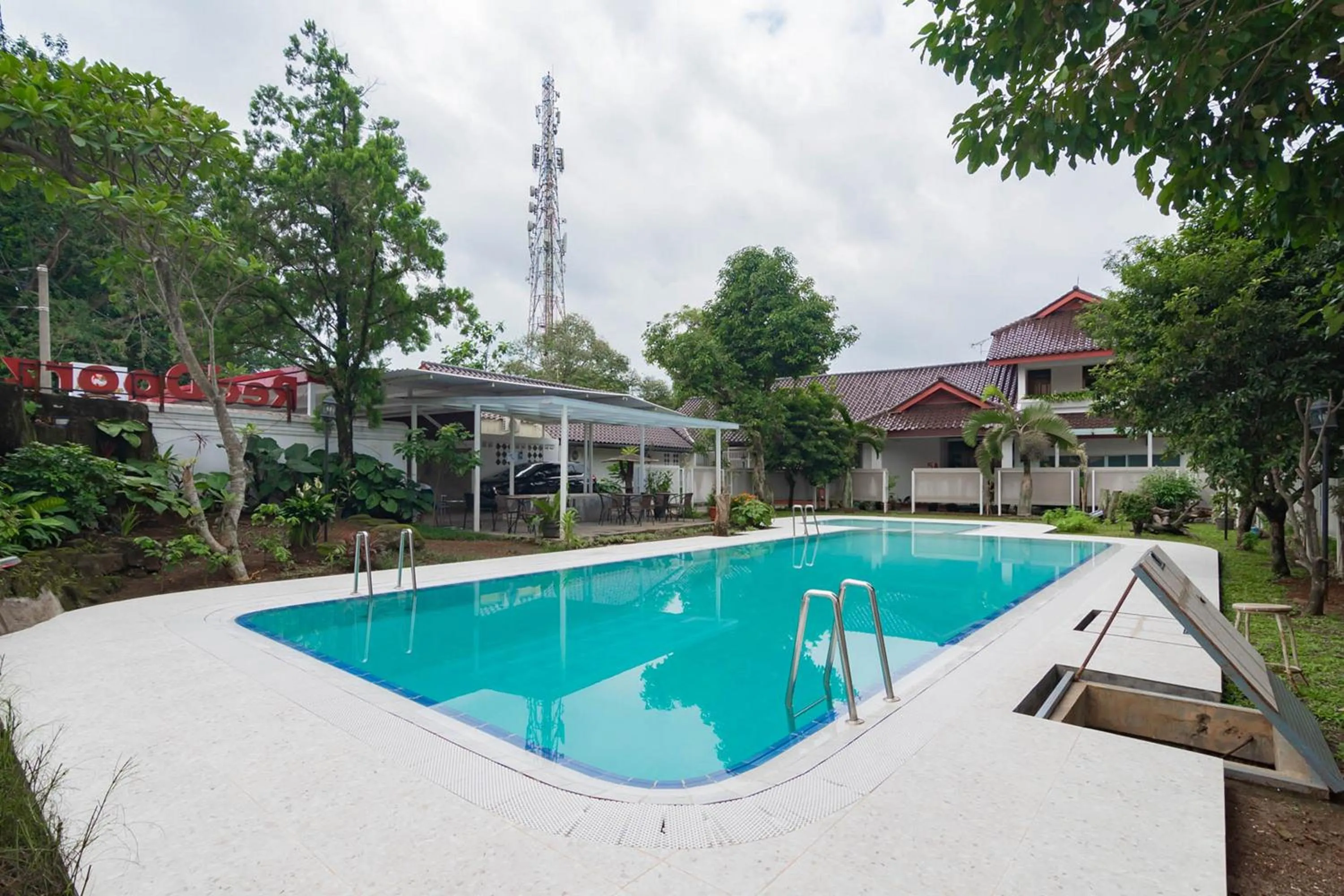 Swimming pool in RedDoorz Plus @ Pakuan Residence Tajur