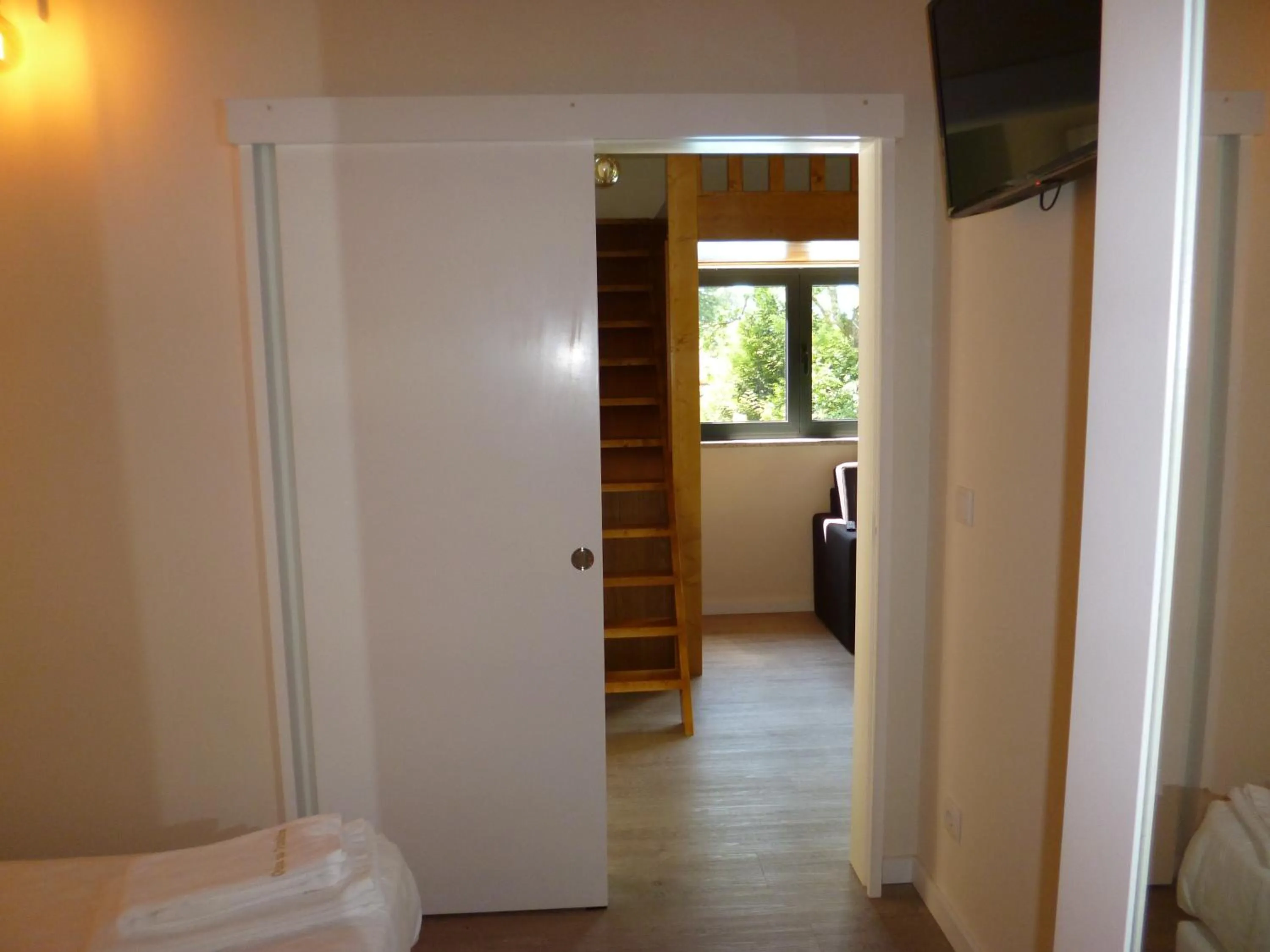 Communal lounge/ TV room, Bed in Casas das Guimbras