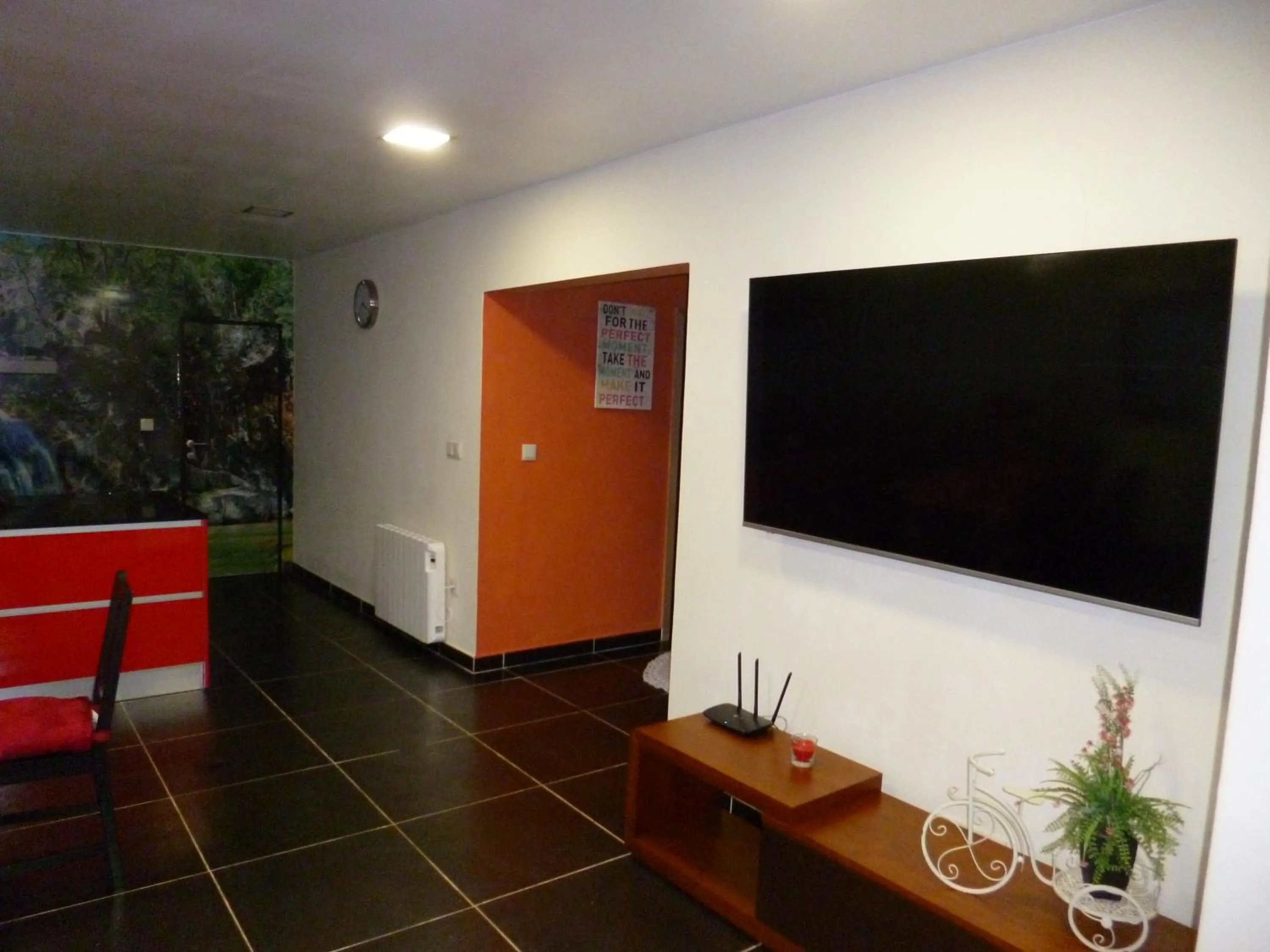 Communal lounge/ TV room in Casas das Guimbras