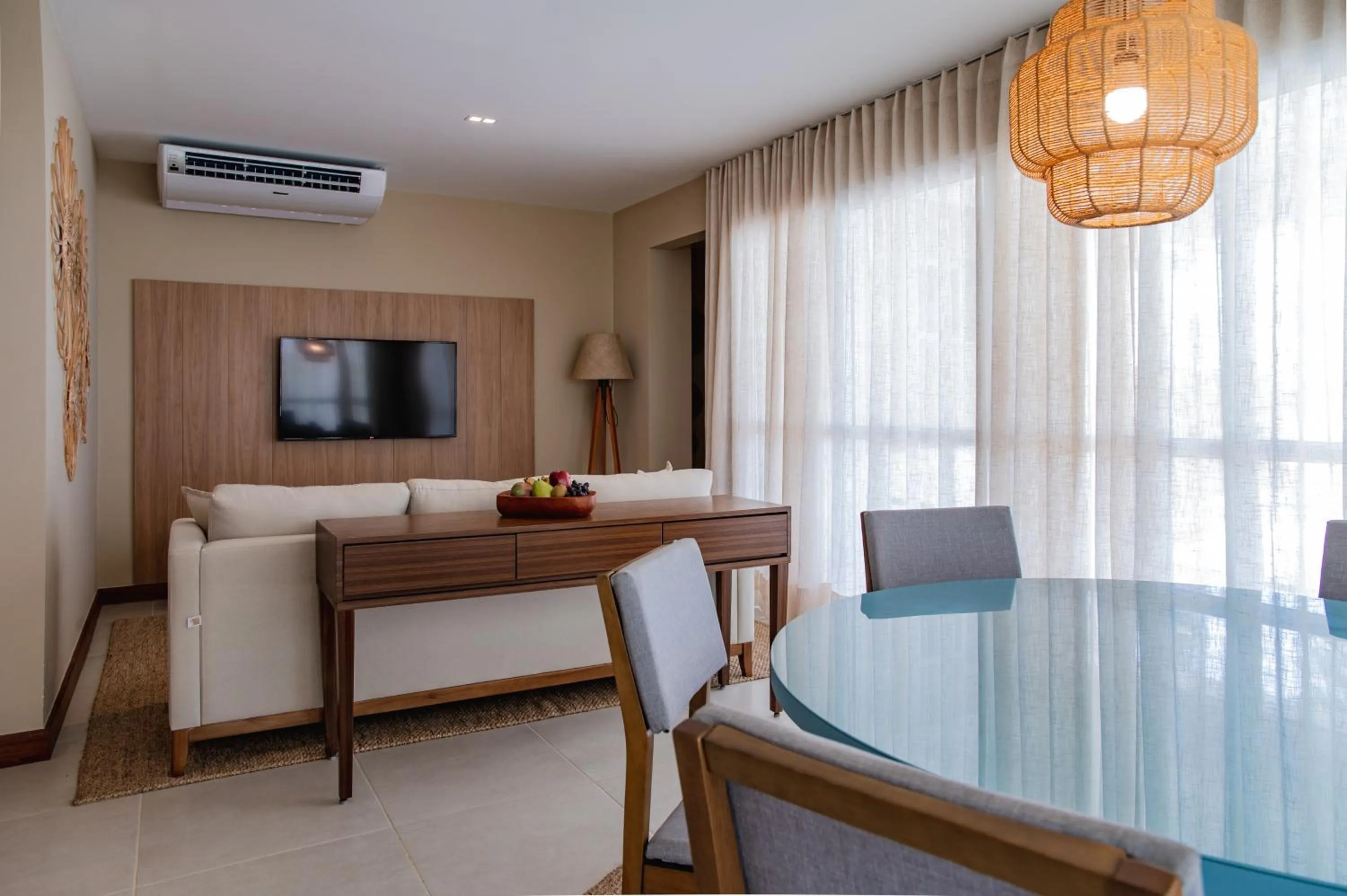 TV and multimedia in Hotel Boutique & Spa Ponta de Inhambupe by Slaviero Hotéis