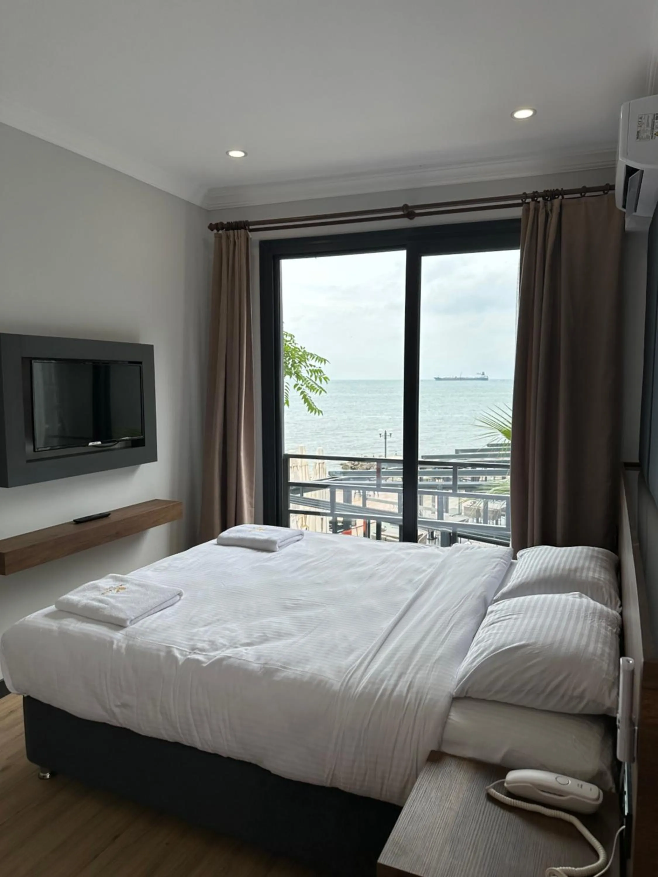 Natural landscape, Bed in SANTANA OTEL