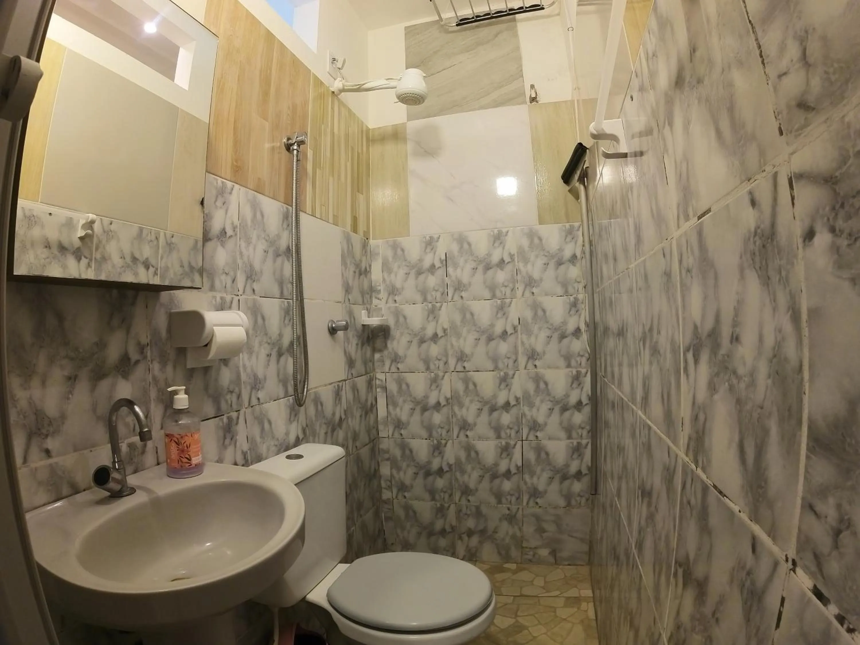 Toilet in Kitnet Perto da Primeira Praia