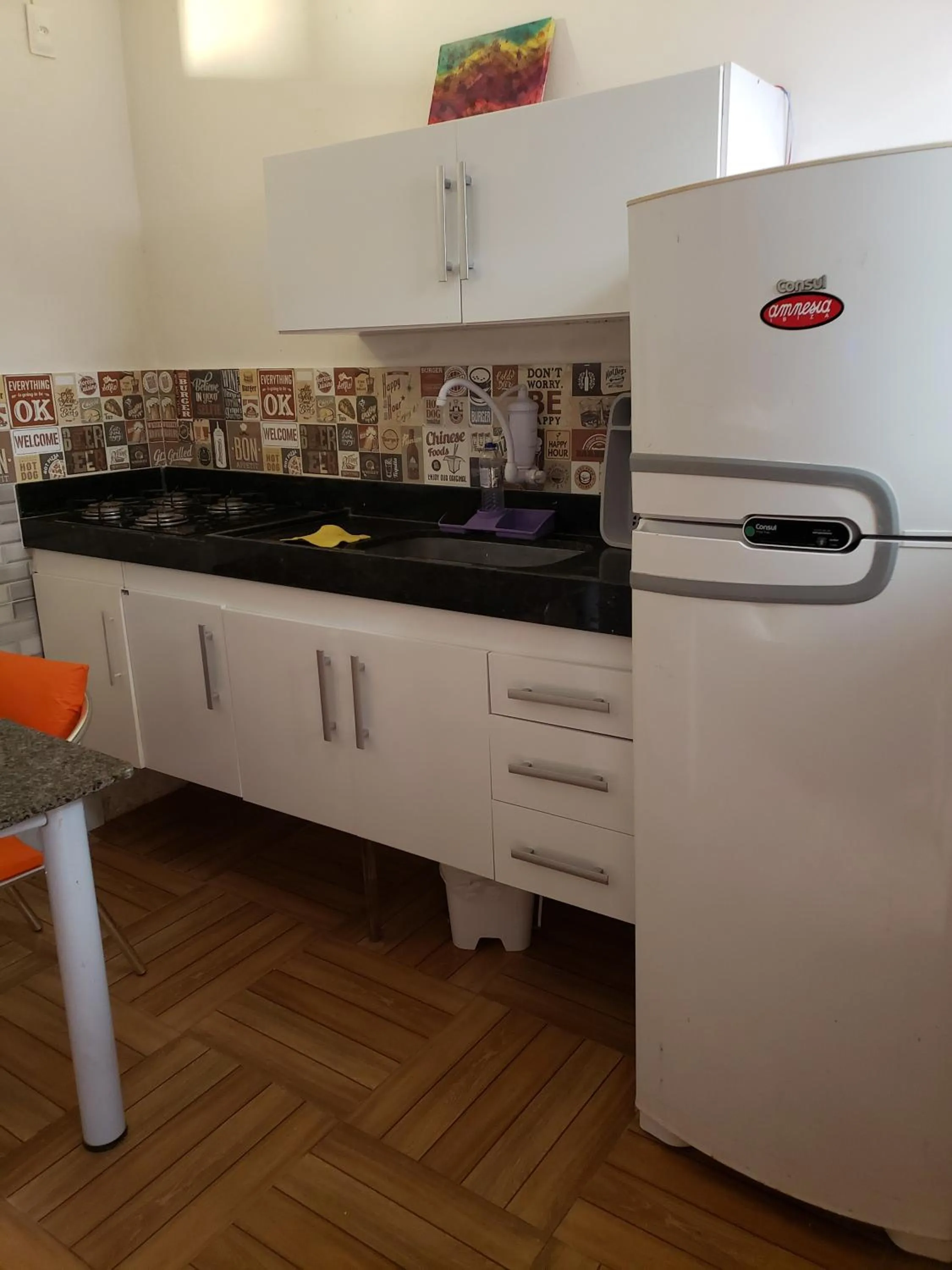 Kitchen or kitchenette in Kitnet Perto da Primeira Praia