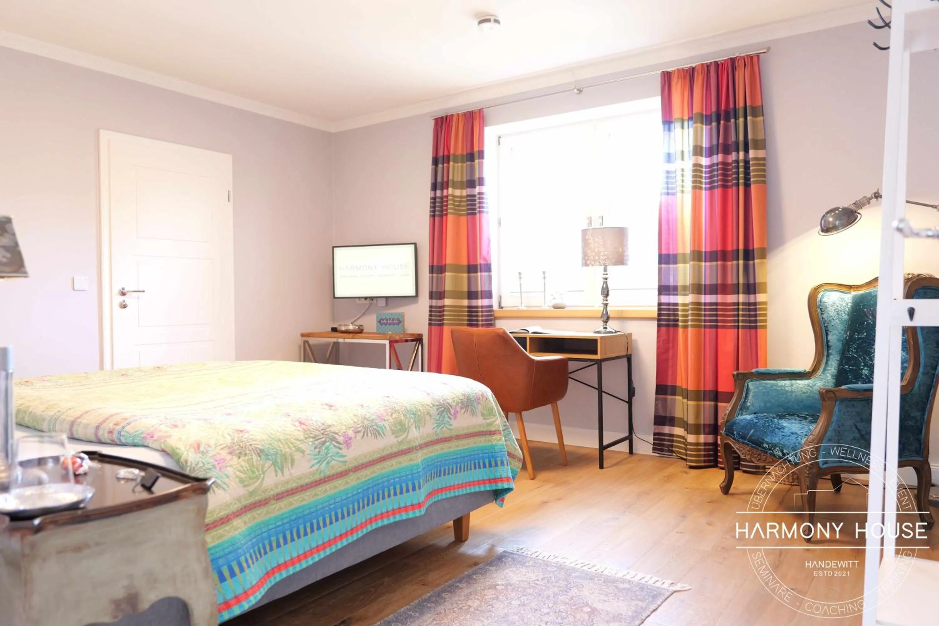 Photo of the whole room, Bed in Harmony House