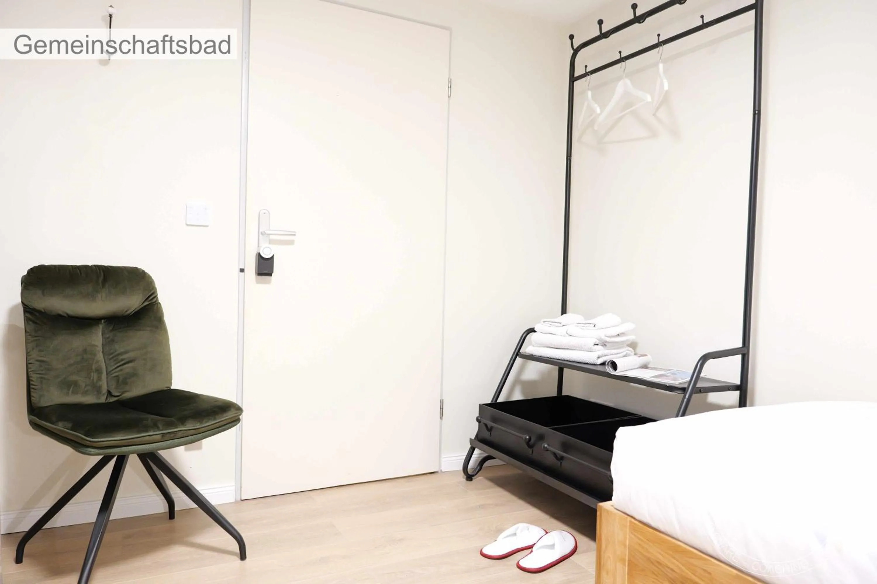 Photo of the whole room, Bed in Harmony House