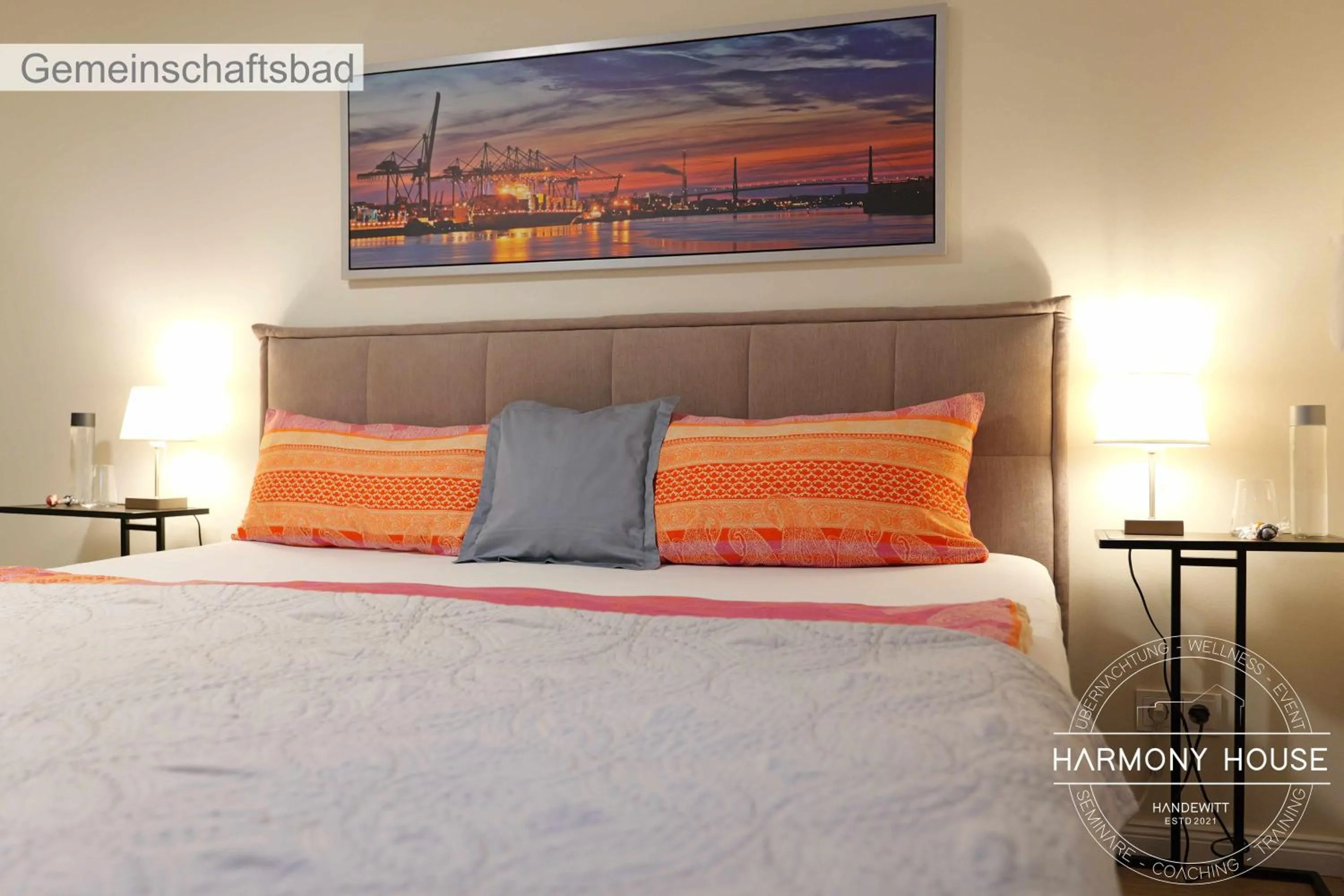 Photo of the whole room, Bed in Harmony House