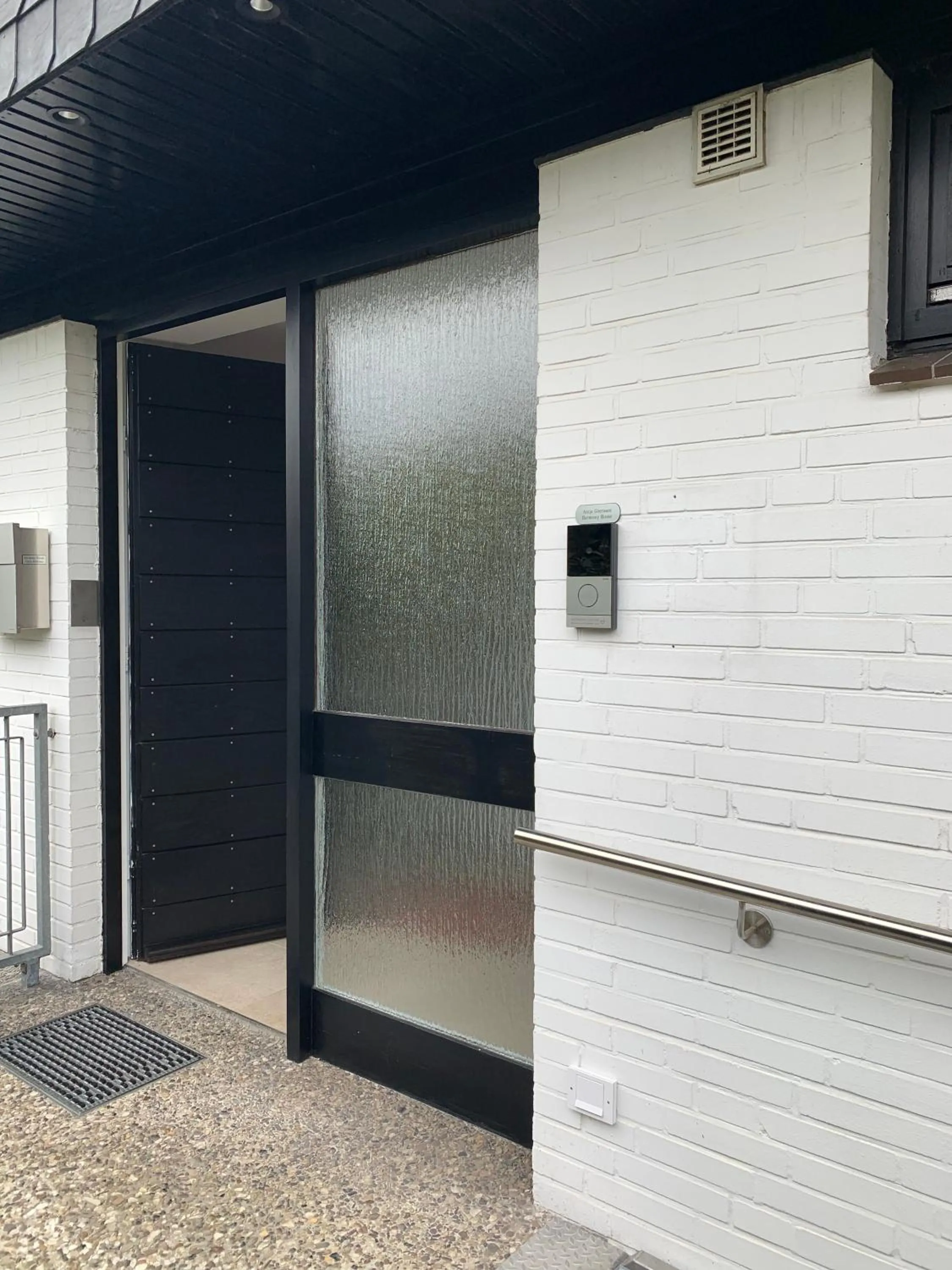 Facade/entrance in Harmony House