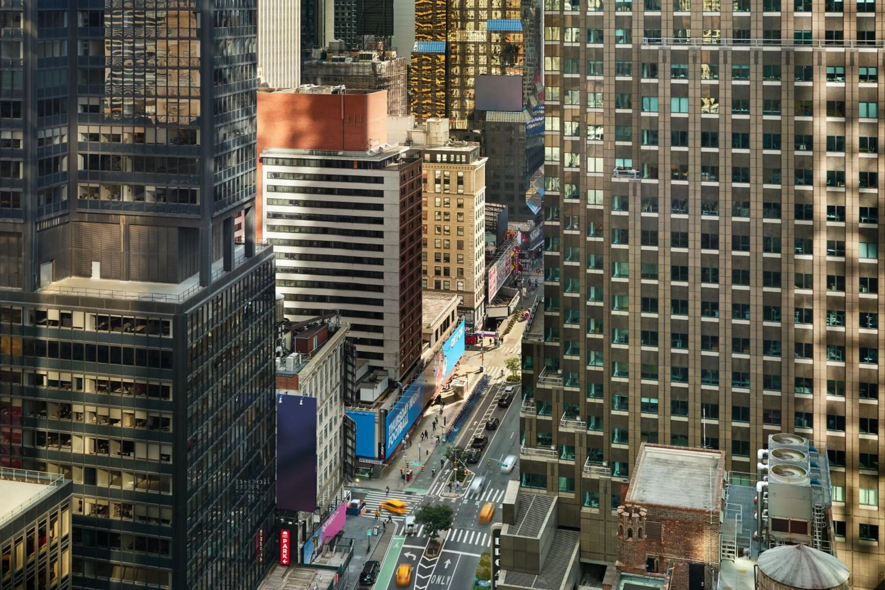 Photo of the whole room in Courtyard by Marriott New York Manhattan/Central Park