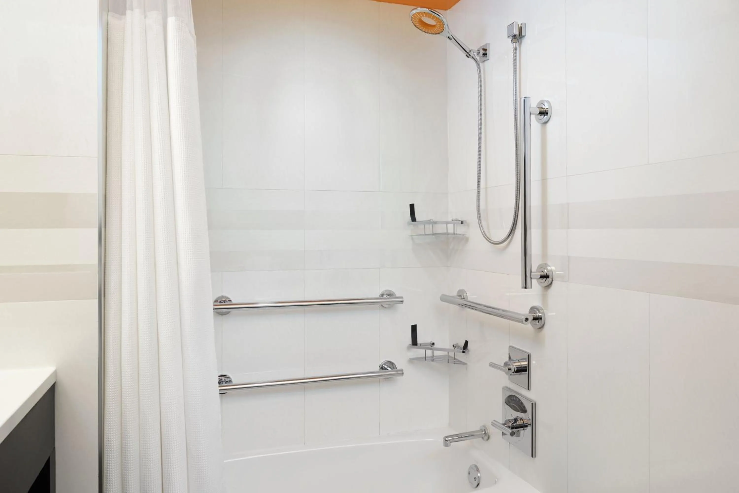 Bathroom in Courtyard by Marriott New York Manhattan/Central Park