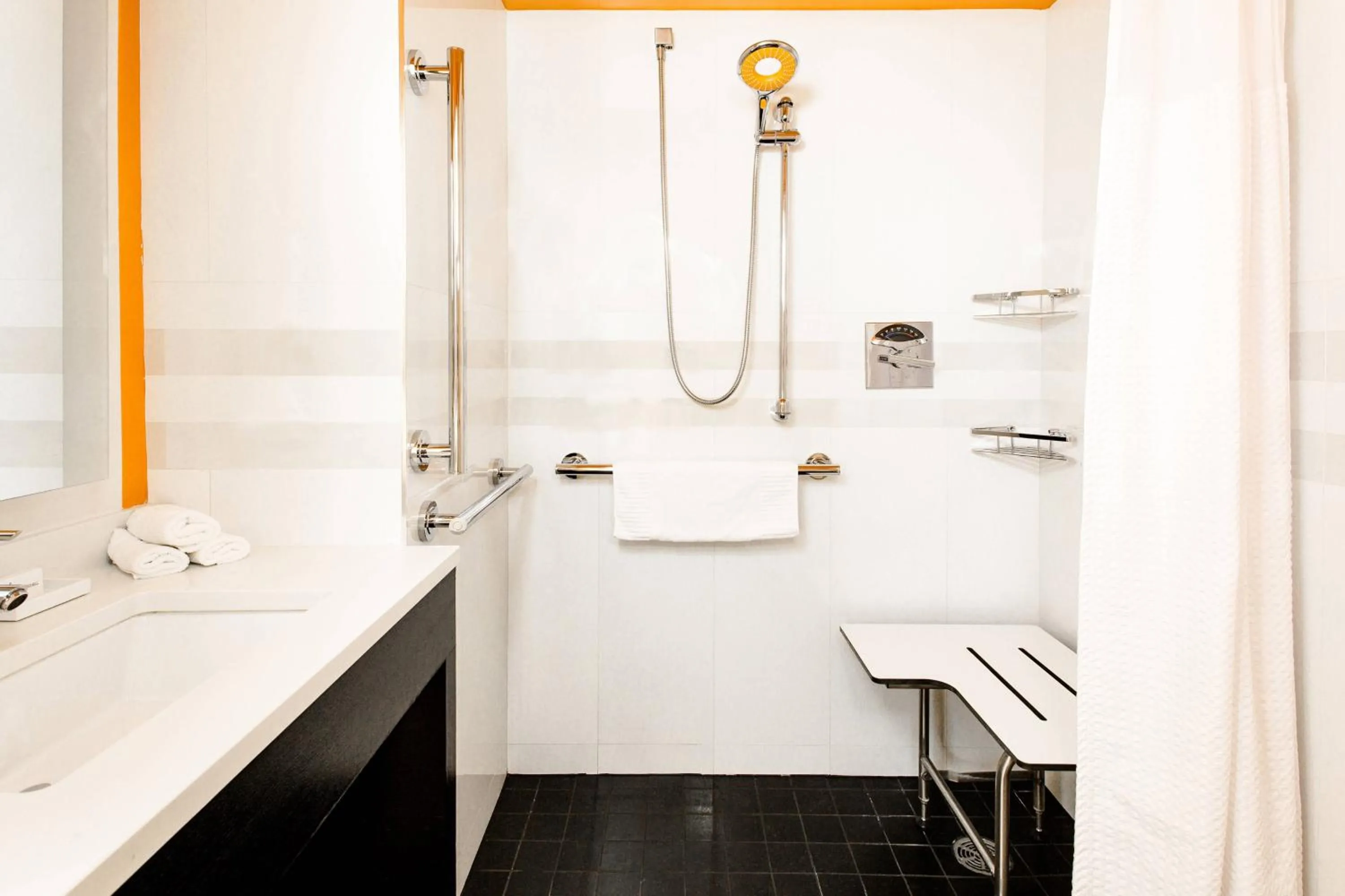 Bathroom in Courtyard by Marriott New York Manhattan/Central Park