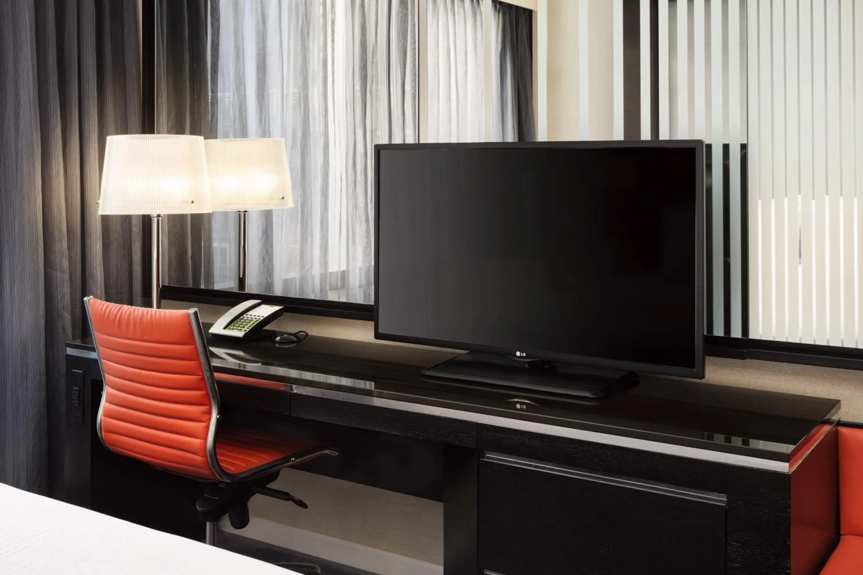 Photo of the whole room in Courtyard by Marriott New York Manhattan/Central Park