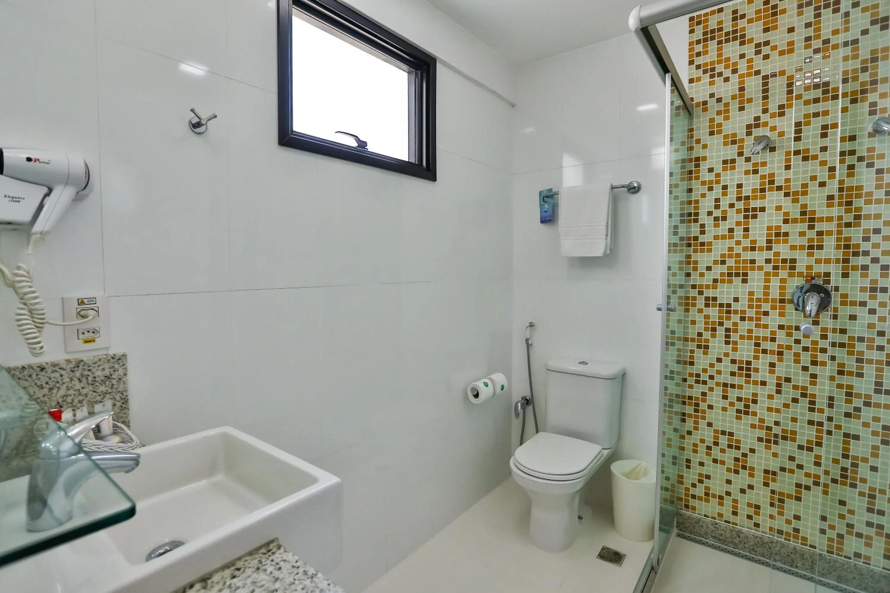 Shower in Quality Hotel & Suites Brasília