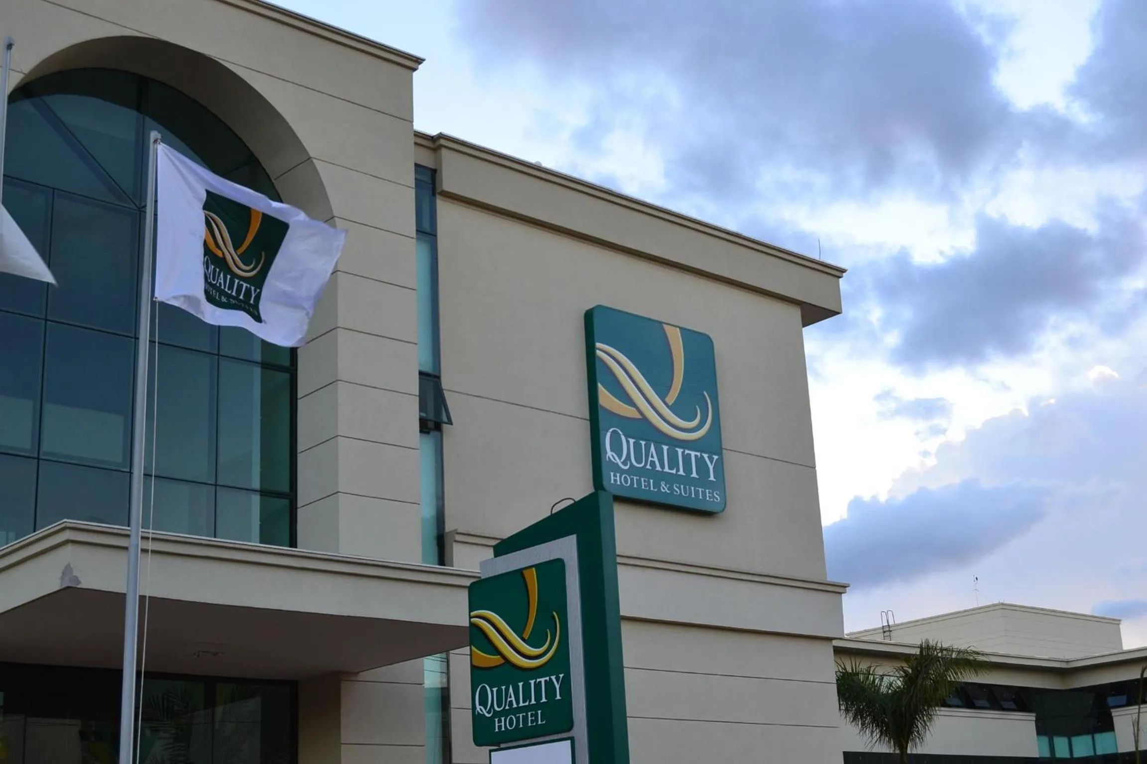 Facade/entrance in Quality Hotel & Suites Brasília