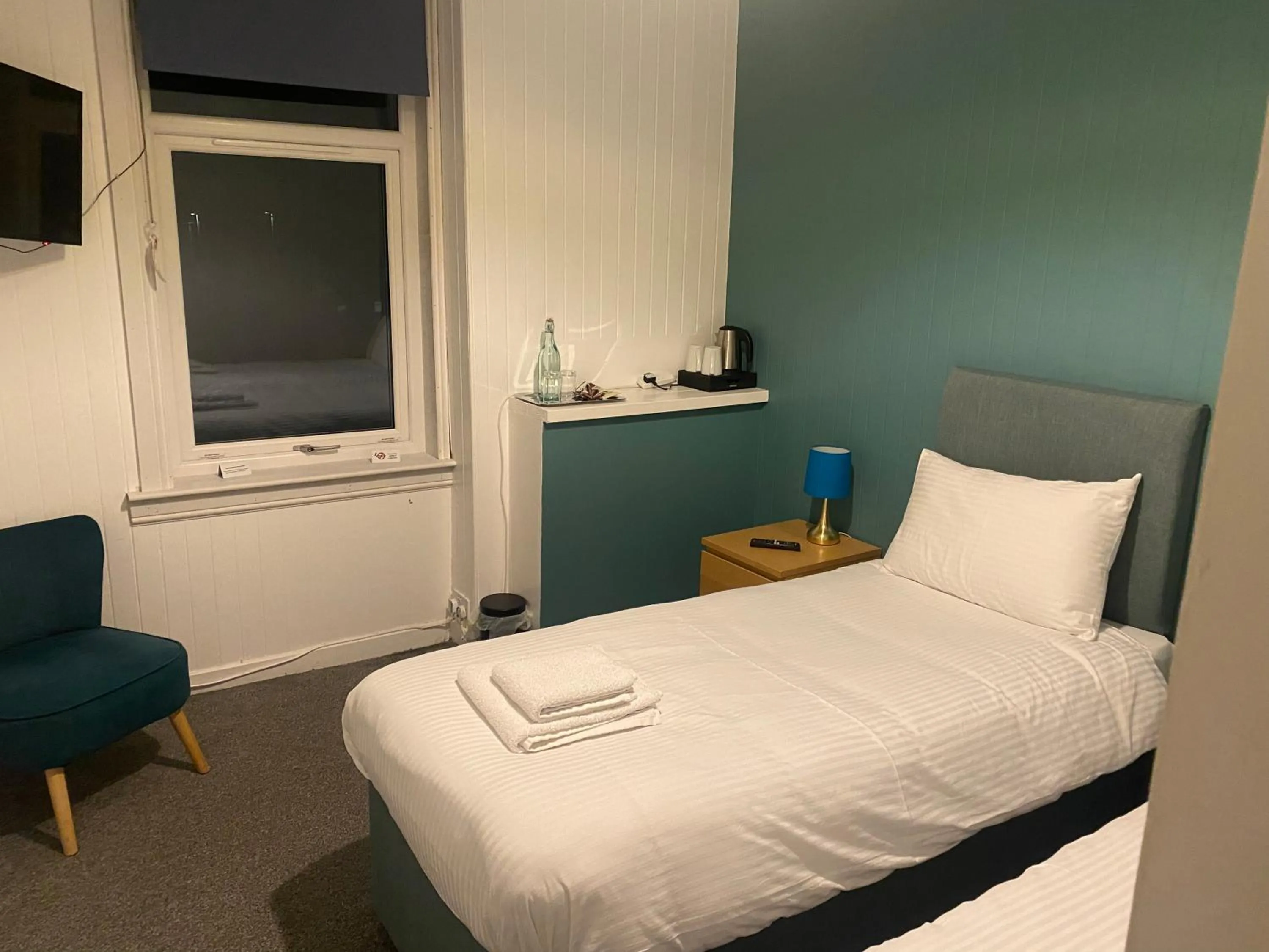 Bed in Queensberry arms hotel