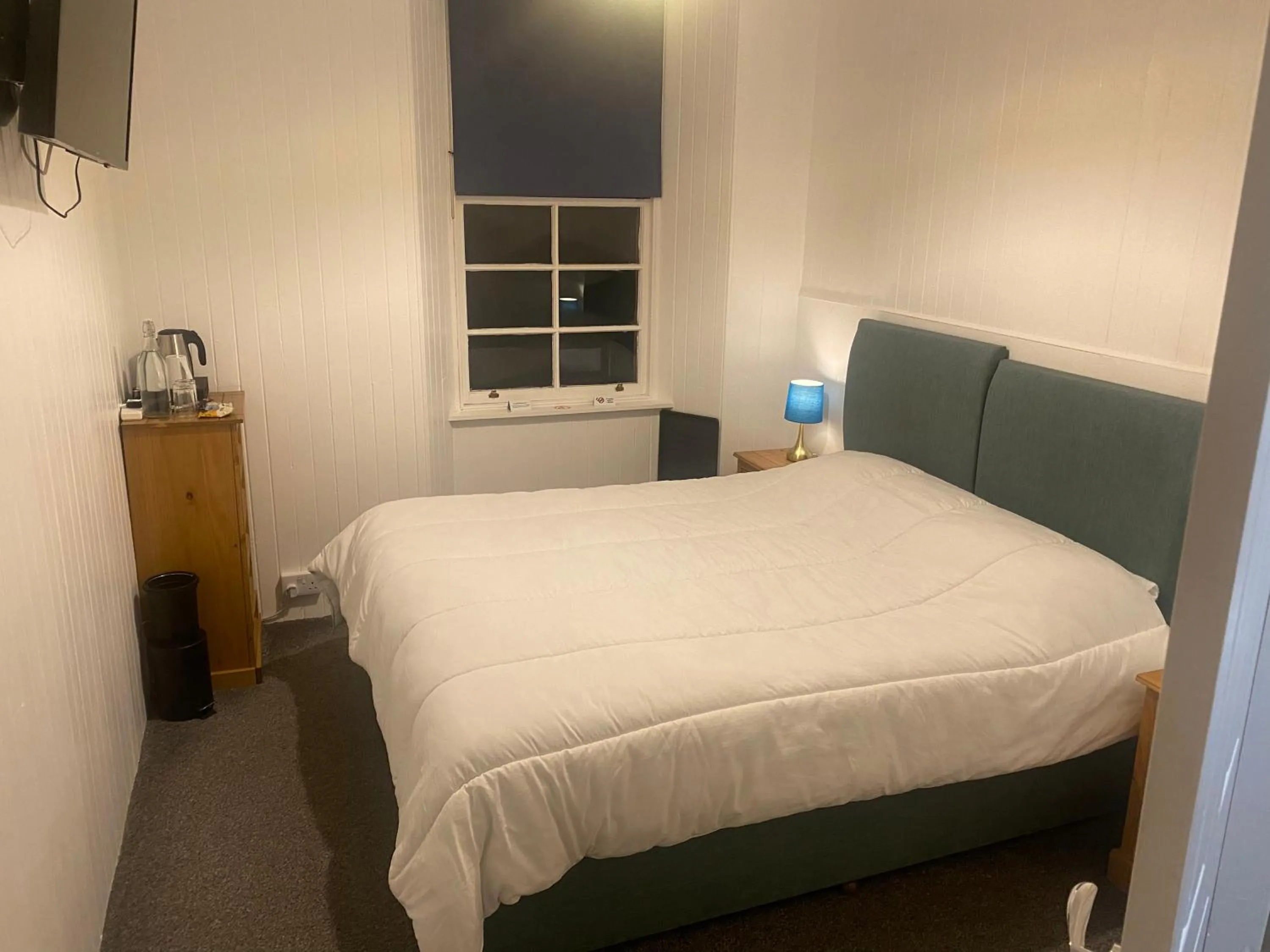 Bed in Queensberry arms hotel