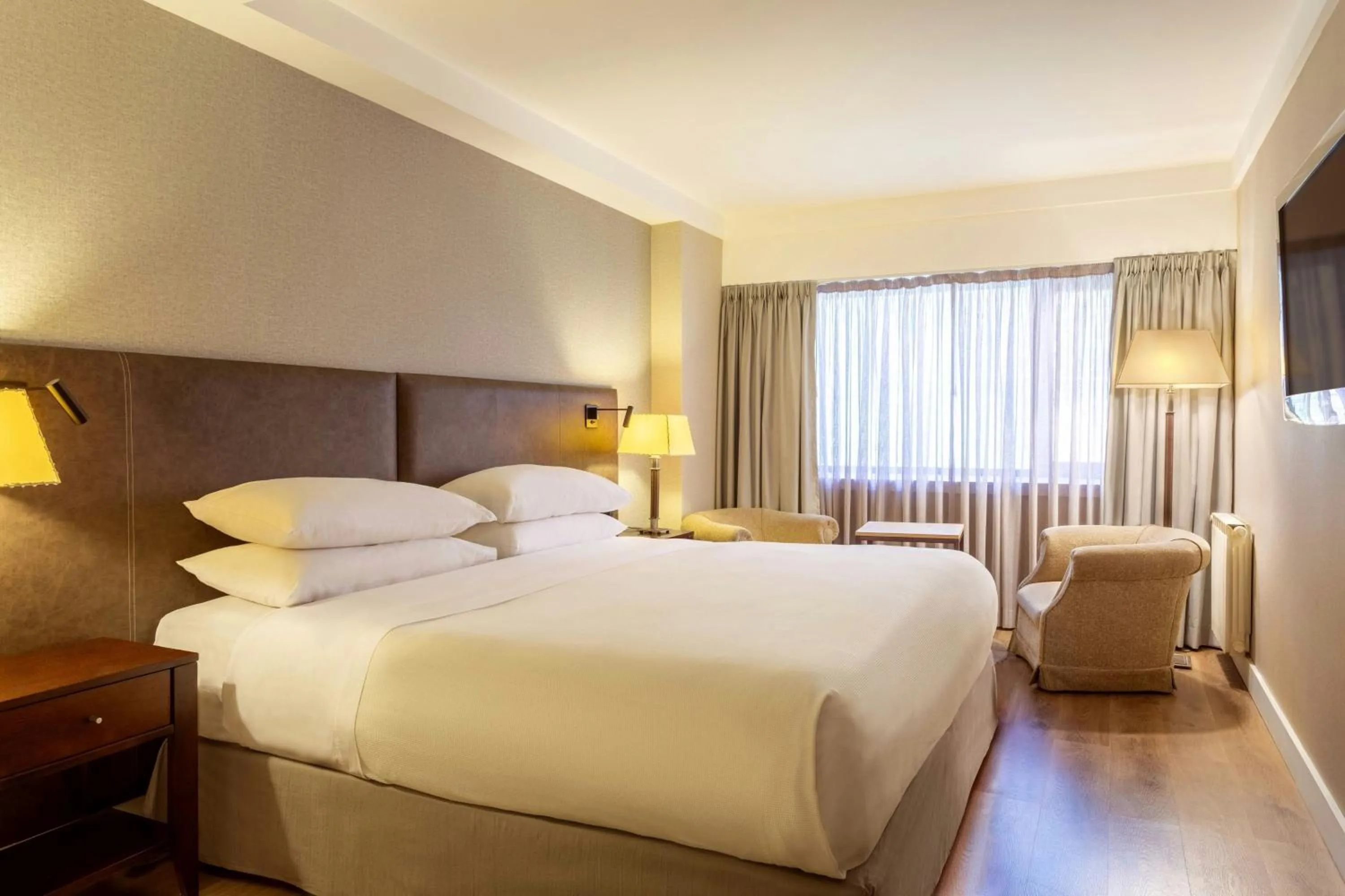 Photo of the whole room, Bed in Sheraton Bariloche Hotel