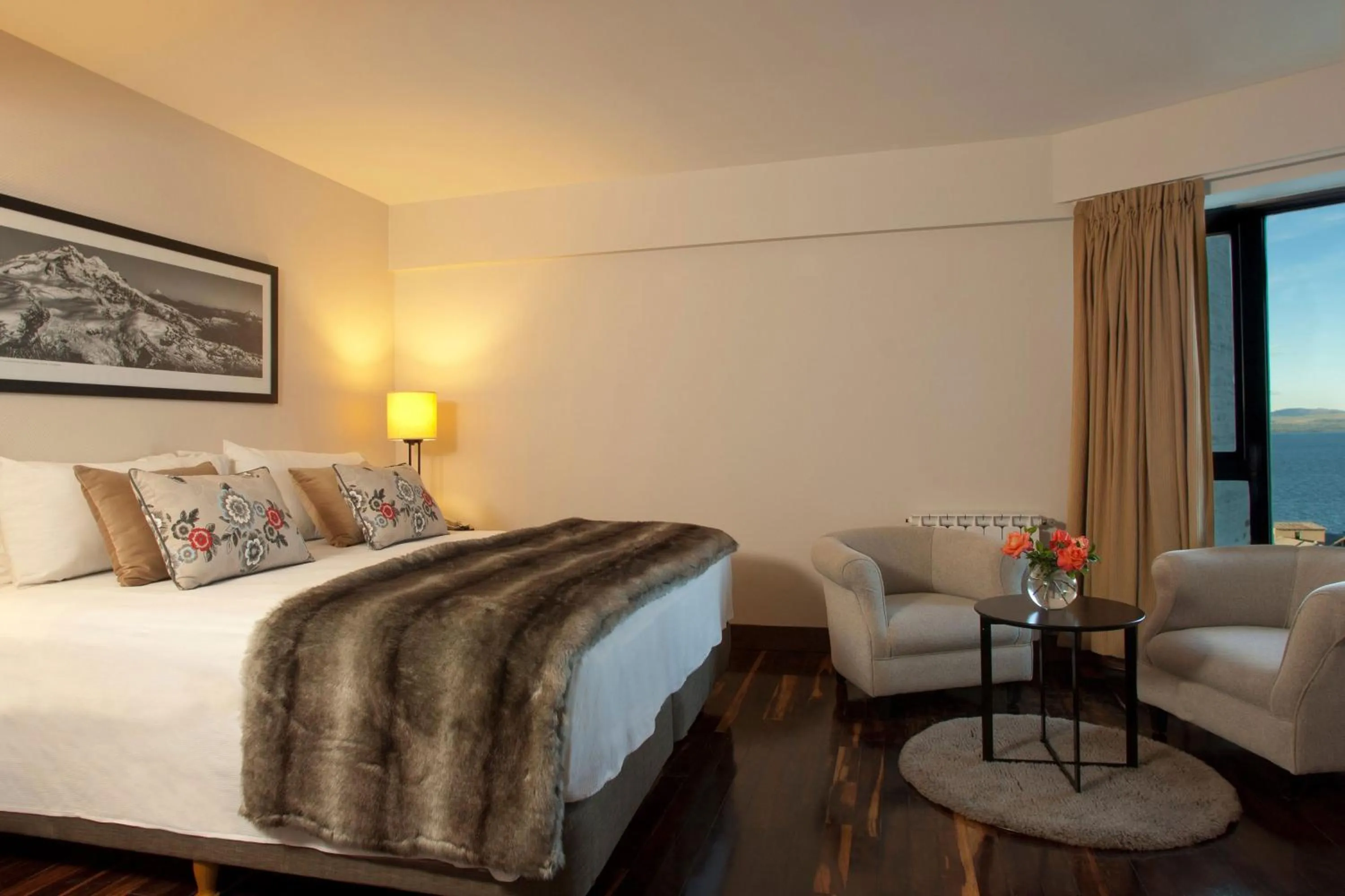 Photo of the whole room, Bed in Sheraton Bariloche Hotel