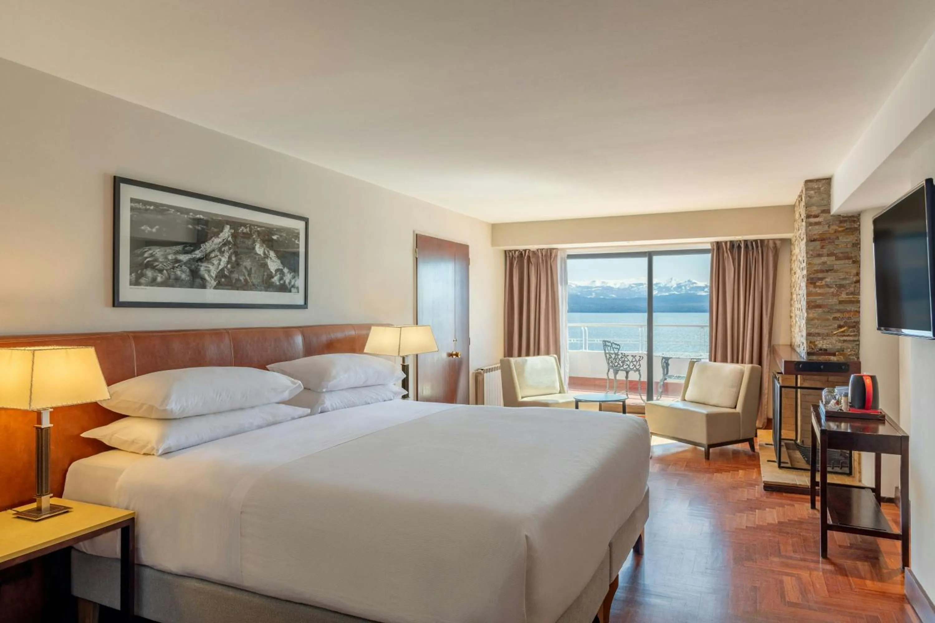 Bedroom, Bed in Sheraton Bariloche Hotel