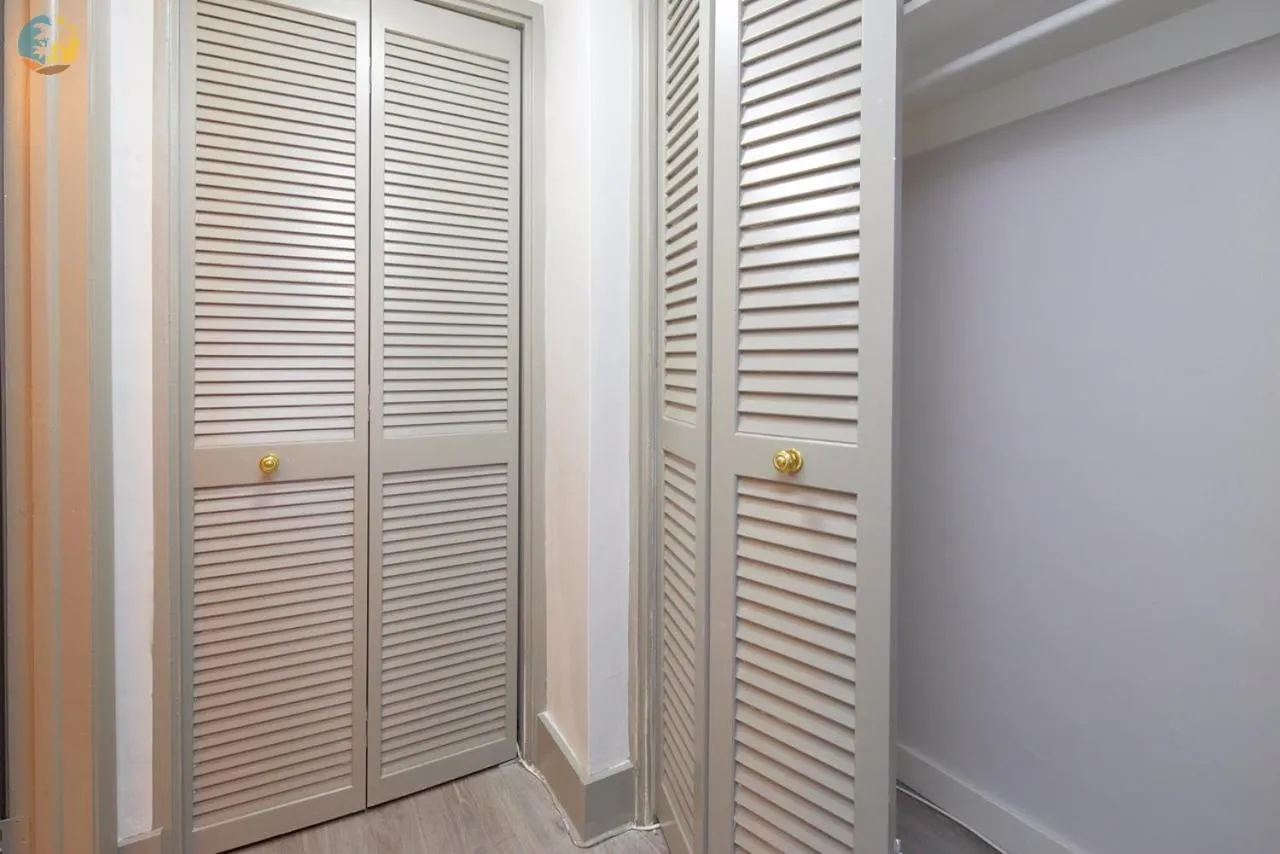 Deluxe Beach Resort - HORA RENTALS