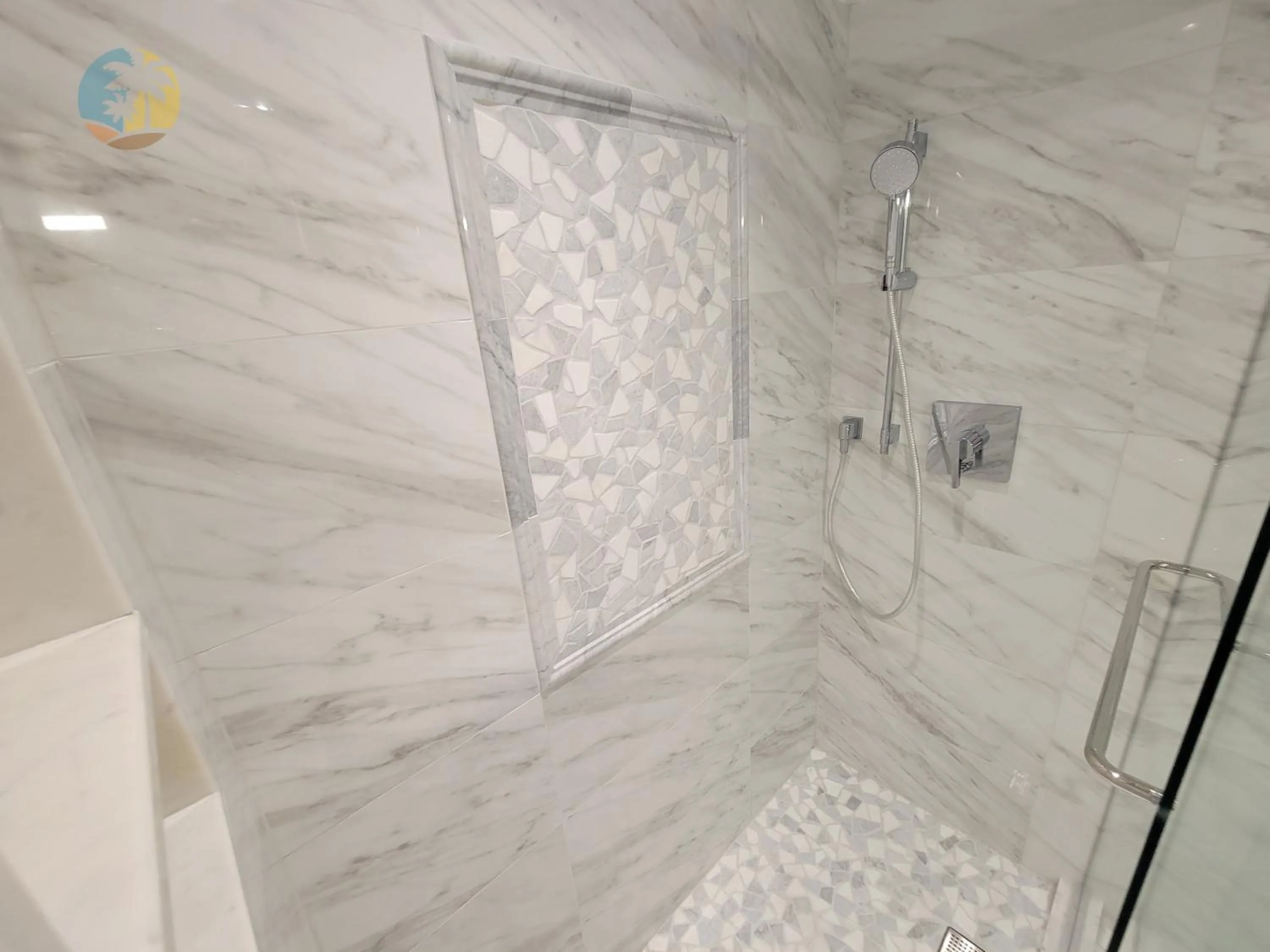 Deluxe Beach Resort - HORA RENTALS