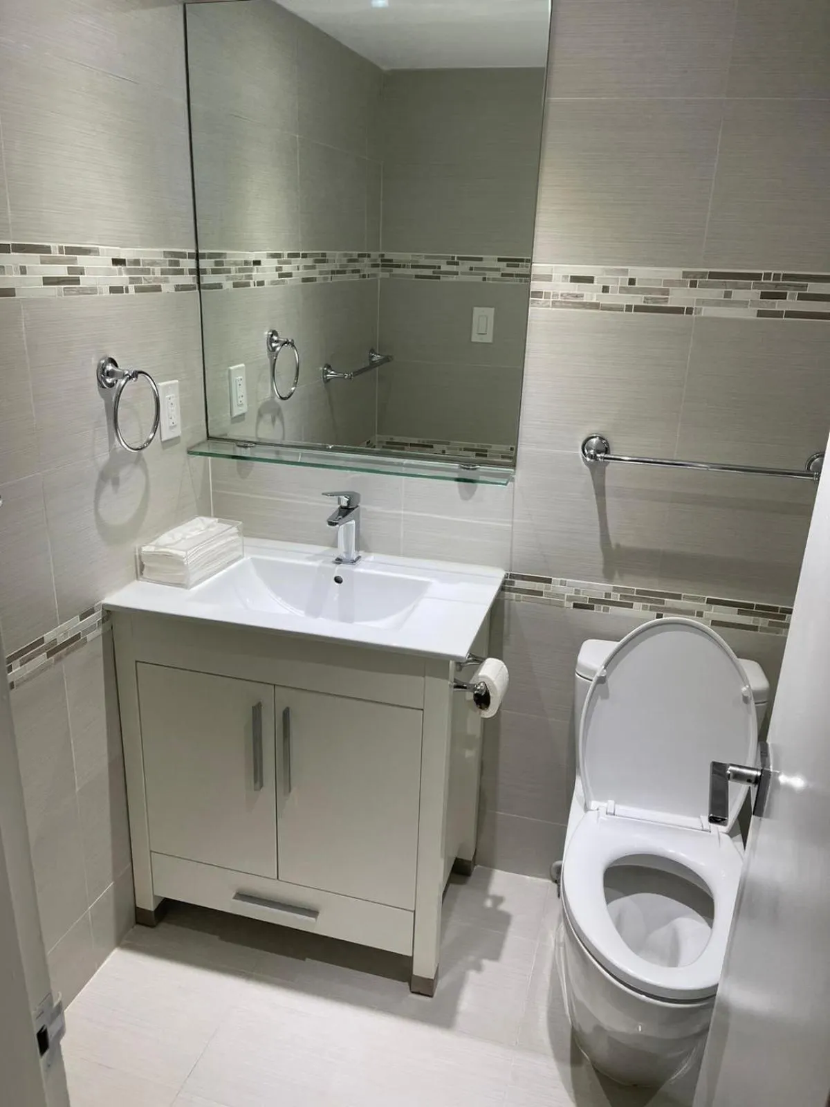 Deluxe Beach Resort - HORA RENTALS