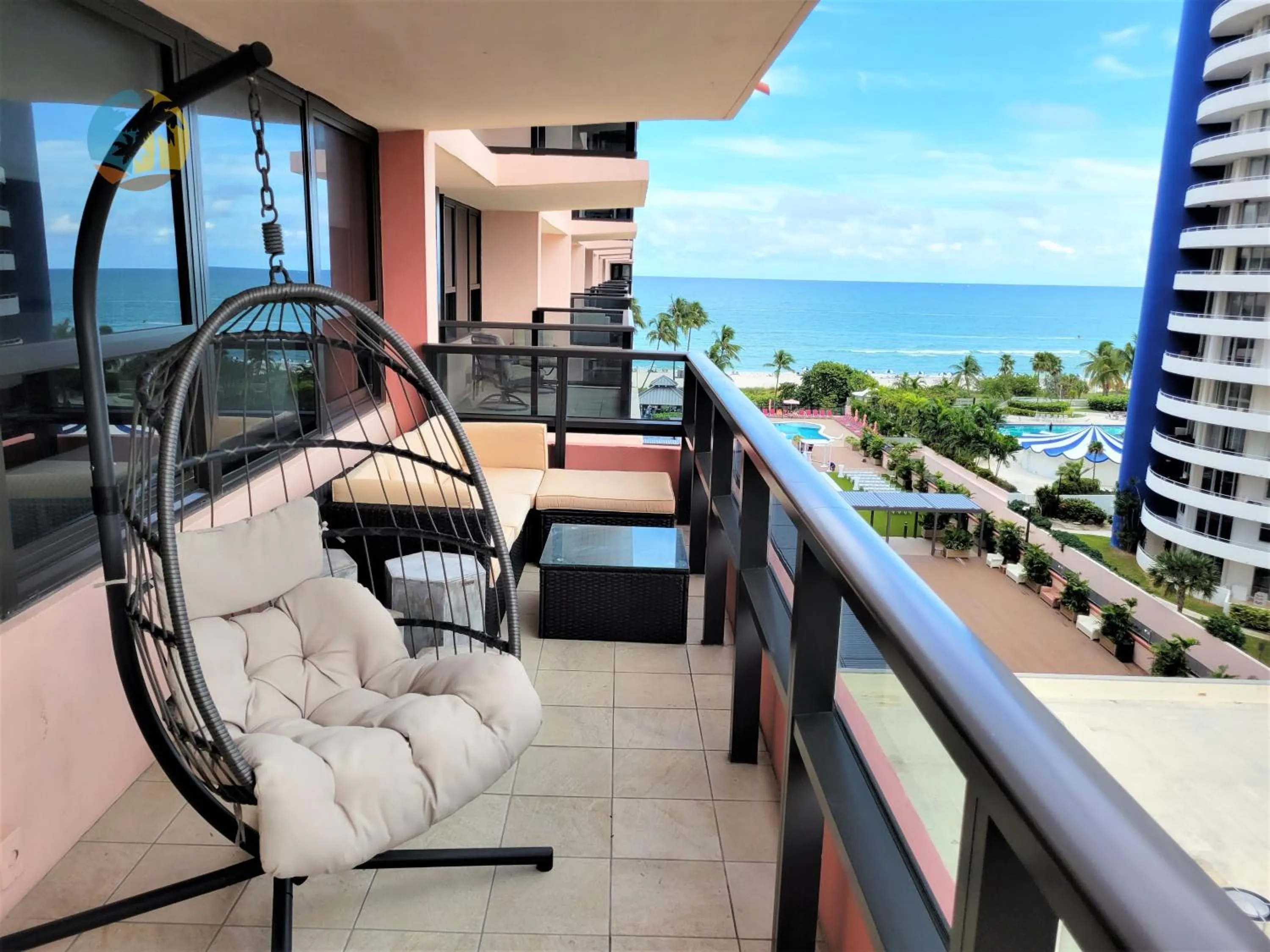 Deluxe Beach Resort - HORA RENTALS