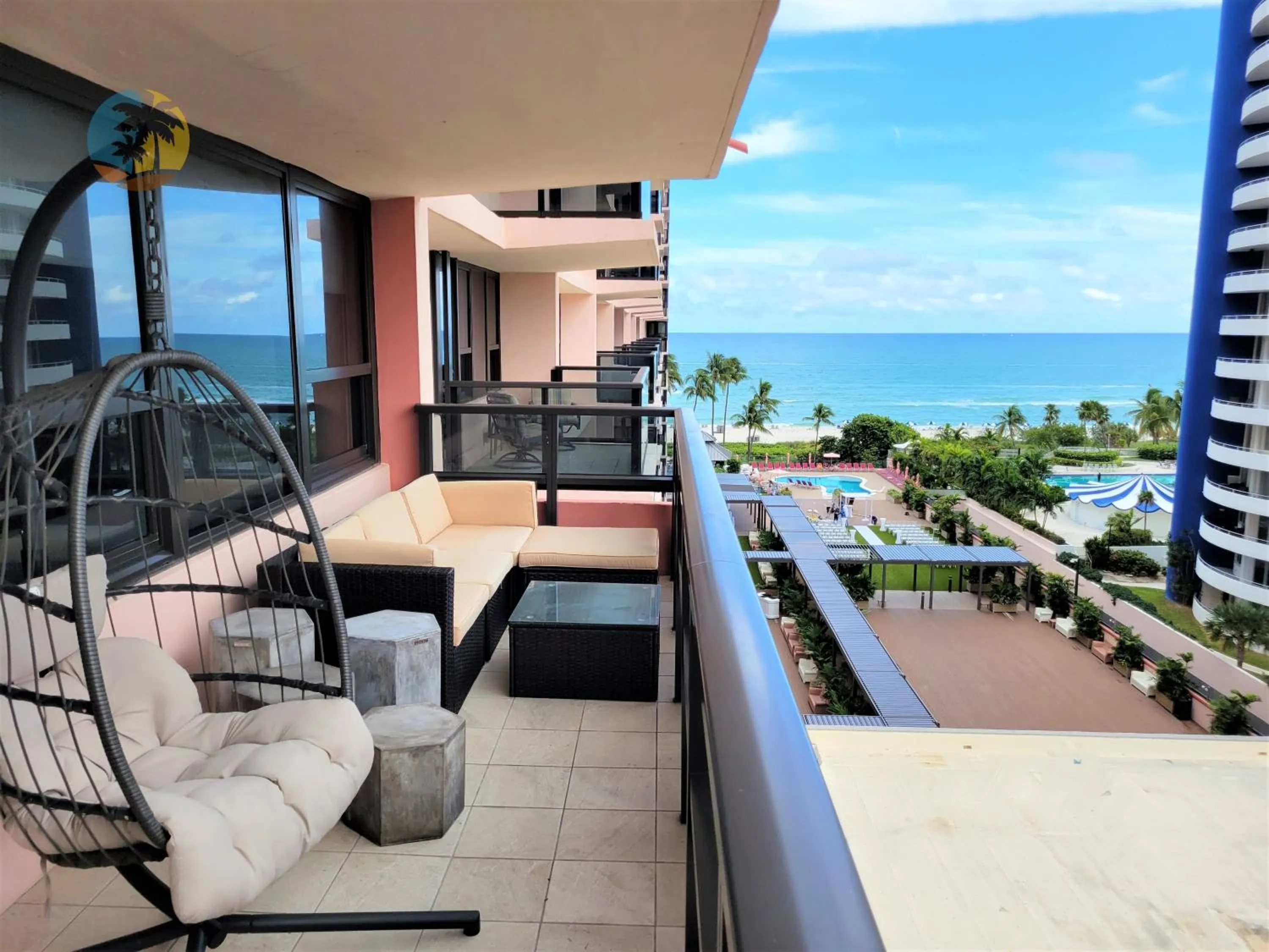 Deluxe Beach Resort - HORA RENTALS