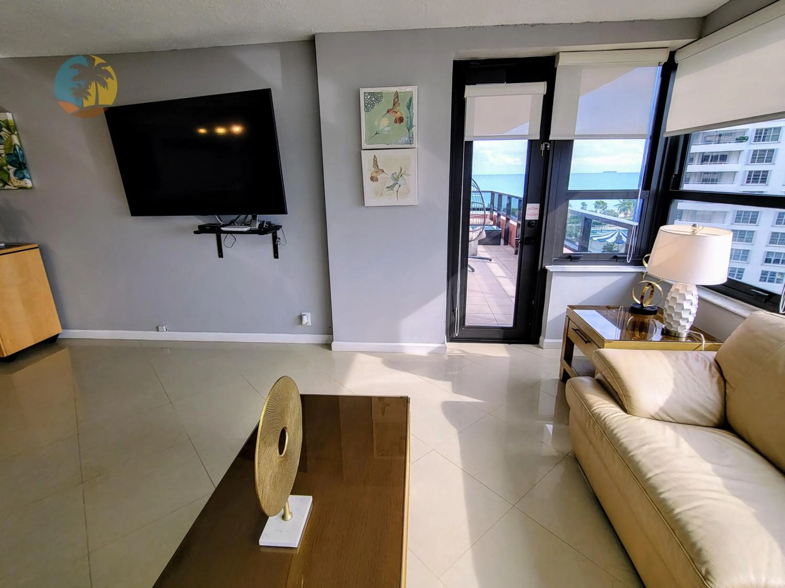 Deluxe Beach Resort - HORA RENTALS