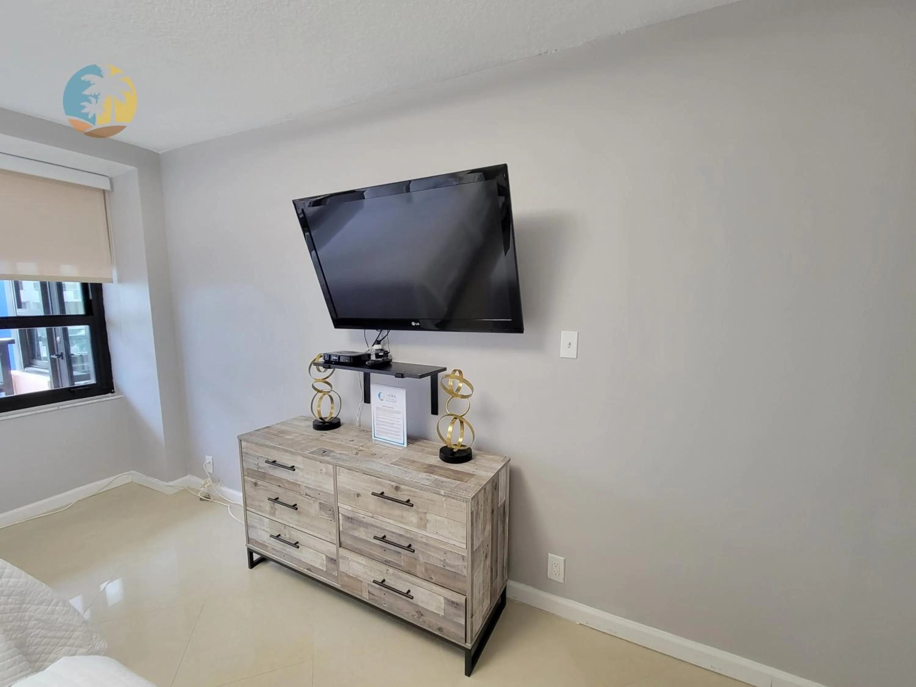 Deluxe Beach Resort - HORA RENTALS