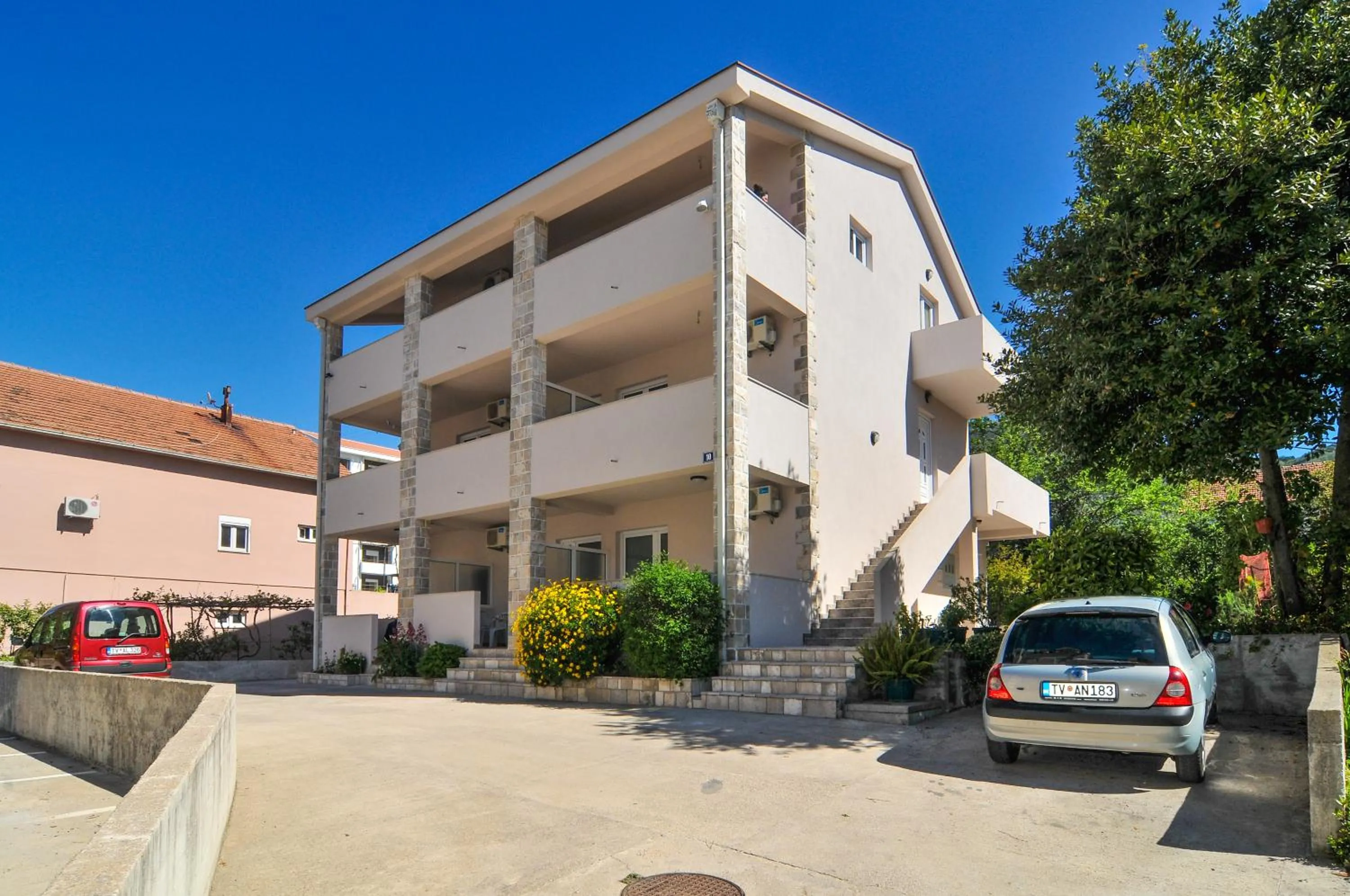 Property building in Apartments Samardžić
