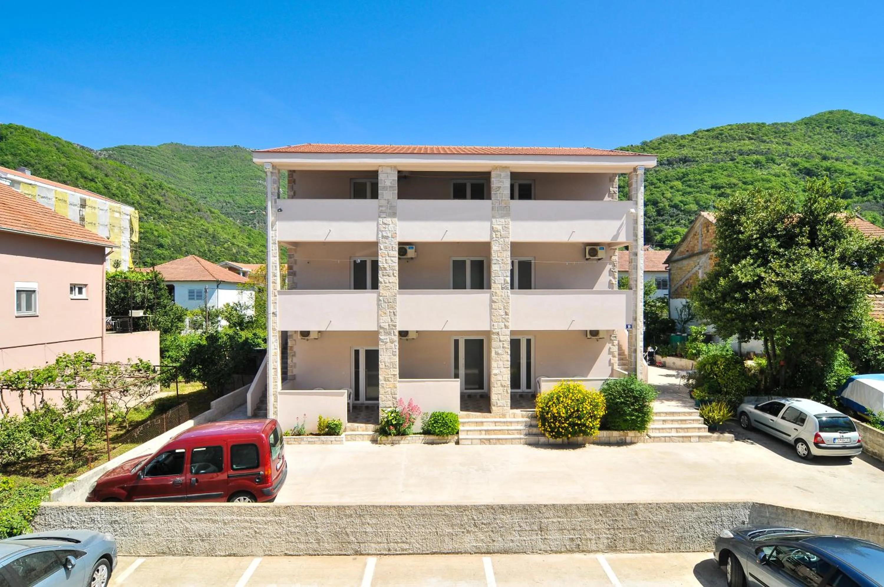 Property building in Apartments Samardžić