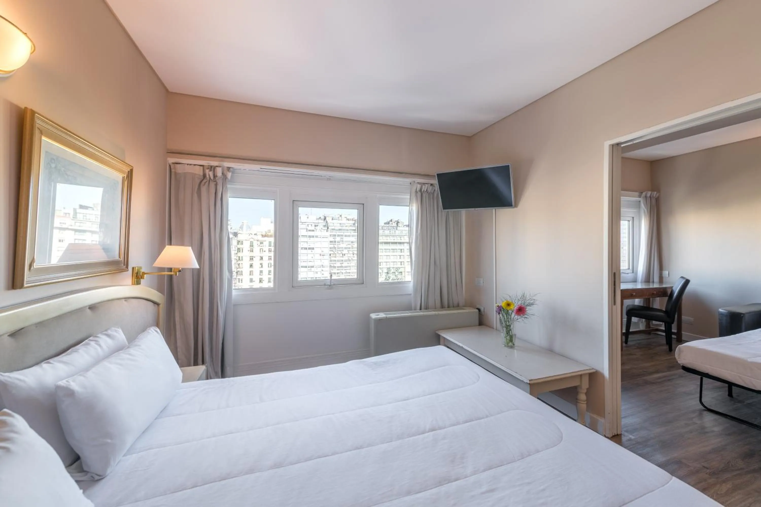 View (from property/room), Bed in Exe Hotel Colón