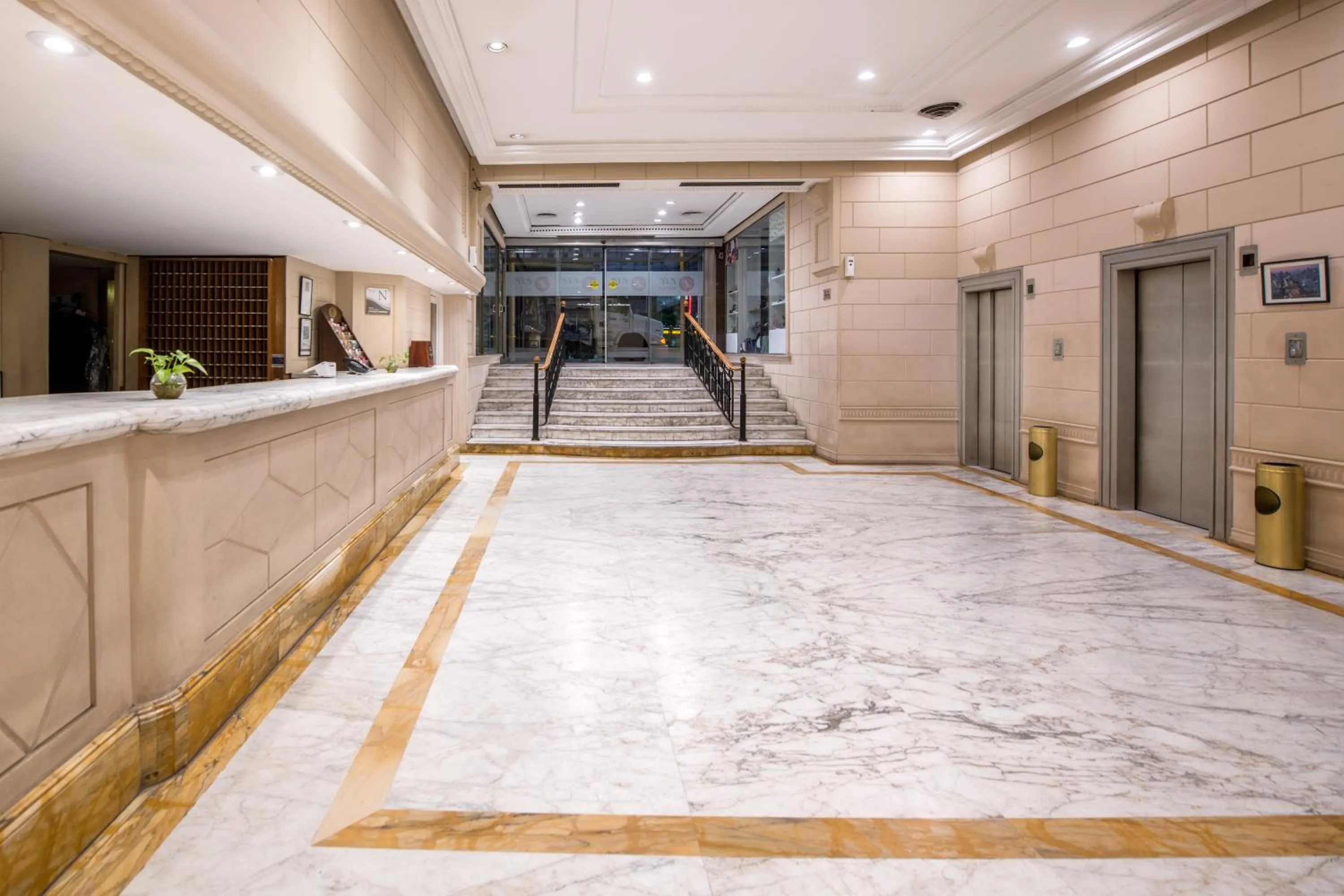 Lobby or reception in Exe Hotel Colón