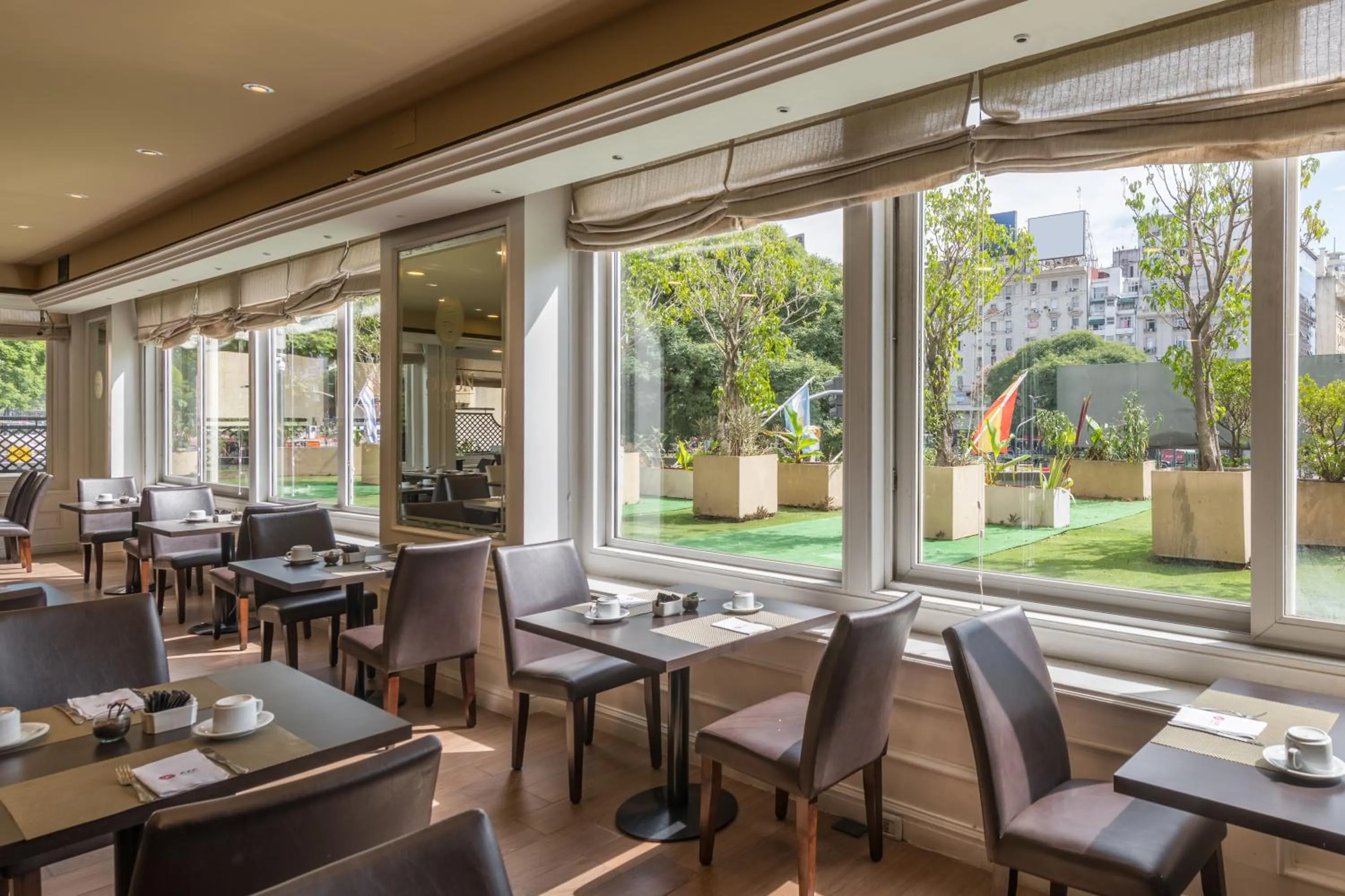 Restaurant/places to eat in Exe Hotel Colón