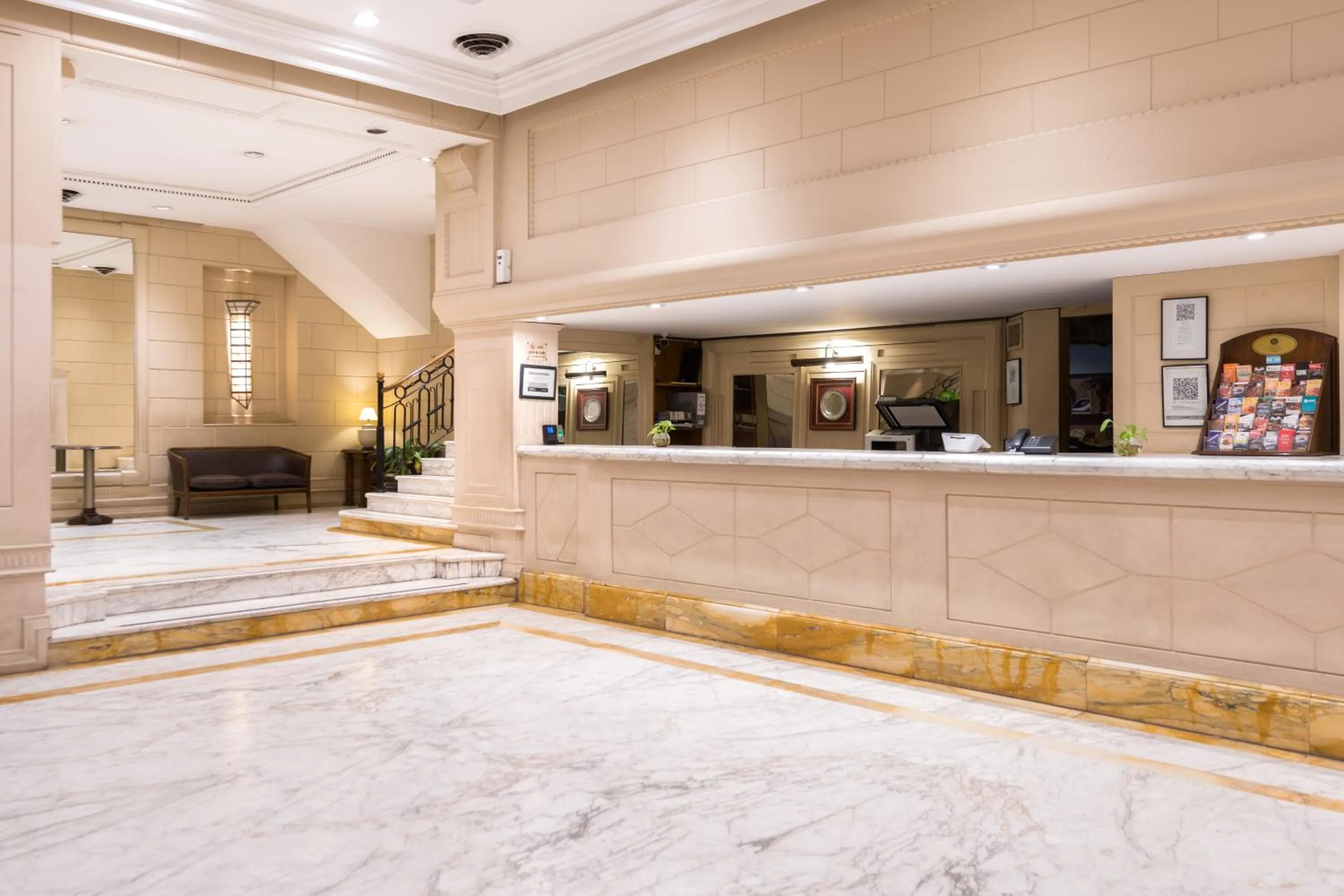 Lobby or reception in Exe Hotel Colón