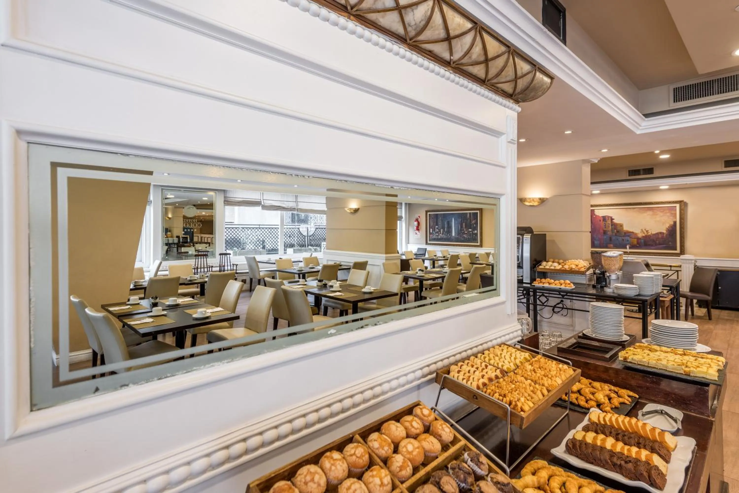 Restaurant/places to eat in Exe Hotel Colón