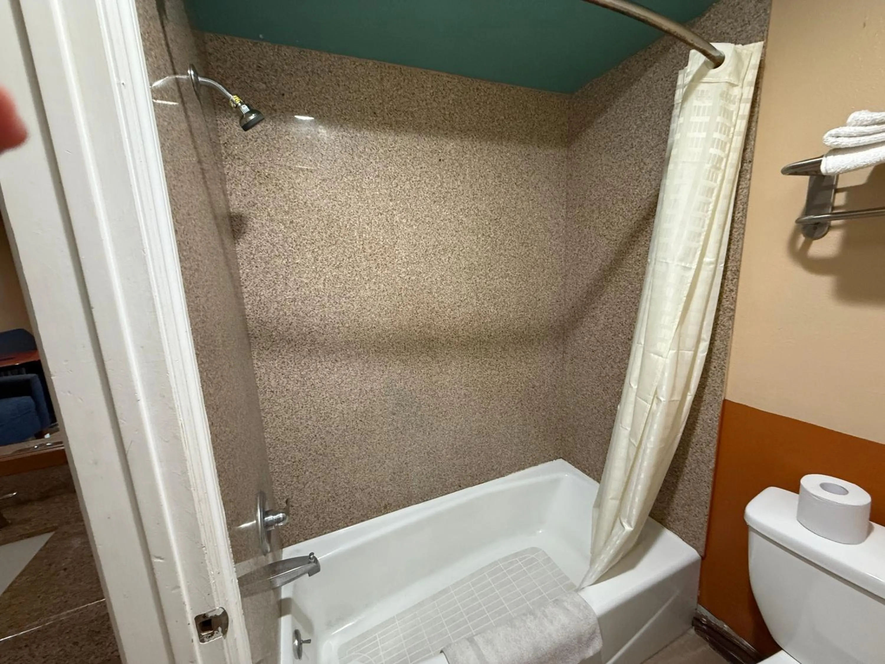 Bathroom in Rocky Inn Motel Long Beach, CA