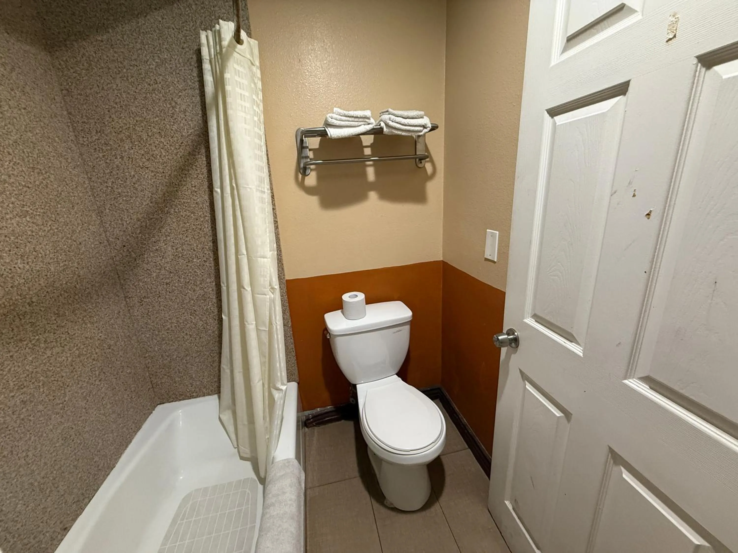 Bathroom in Rocky Inn Motel Long Beach, CA