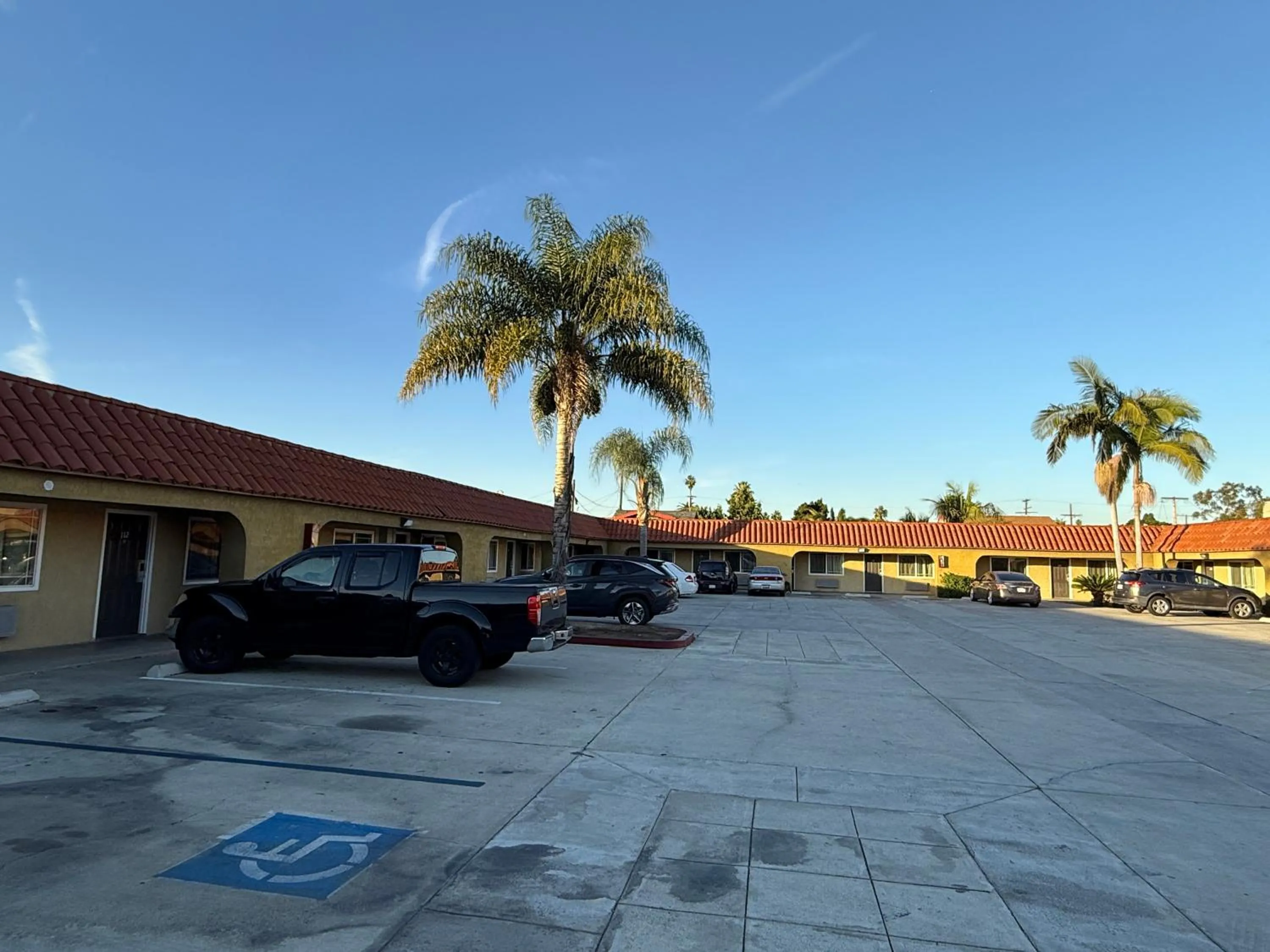 Parking in Rocky Inn Motel Long Beach, CA