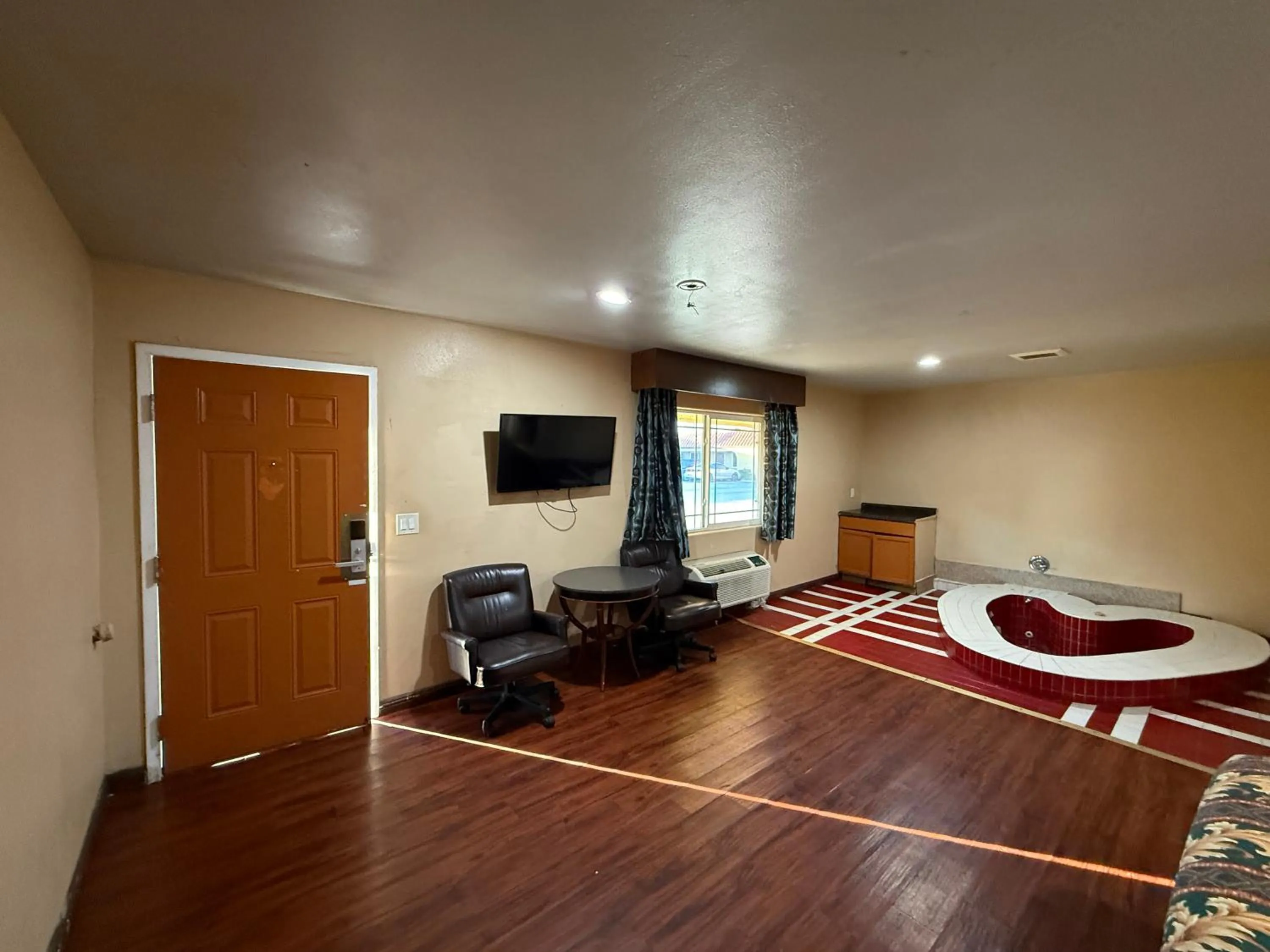 Area and facilities in Rocky Inn Motel Long Beach, CA