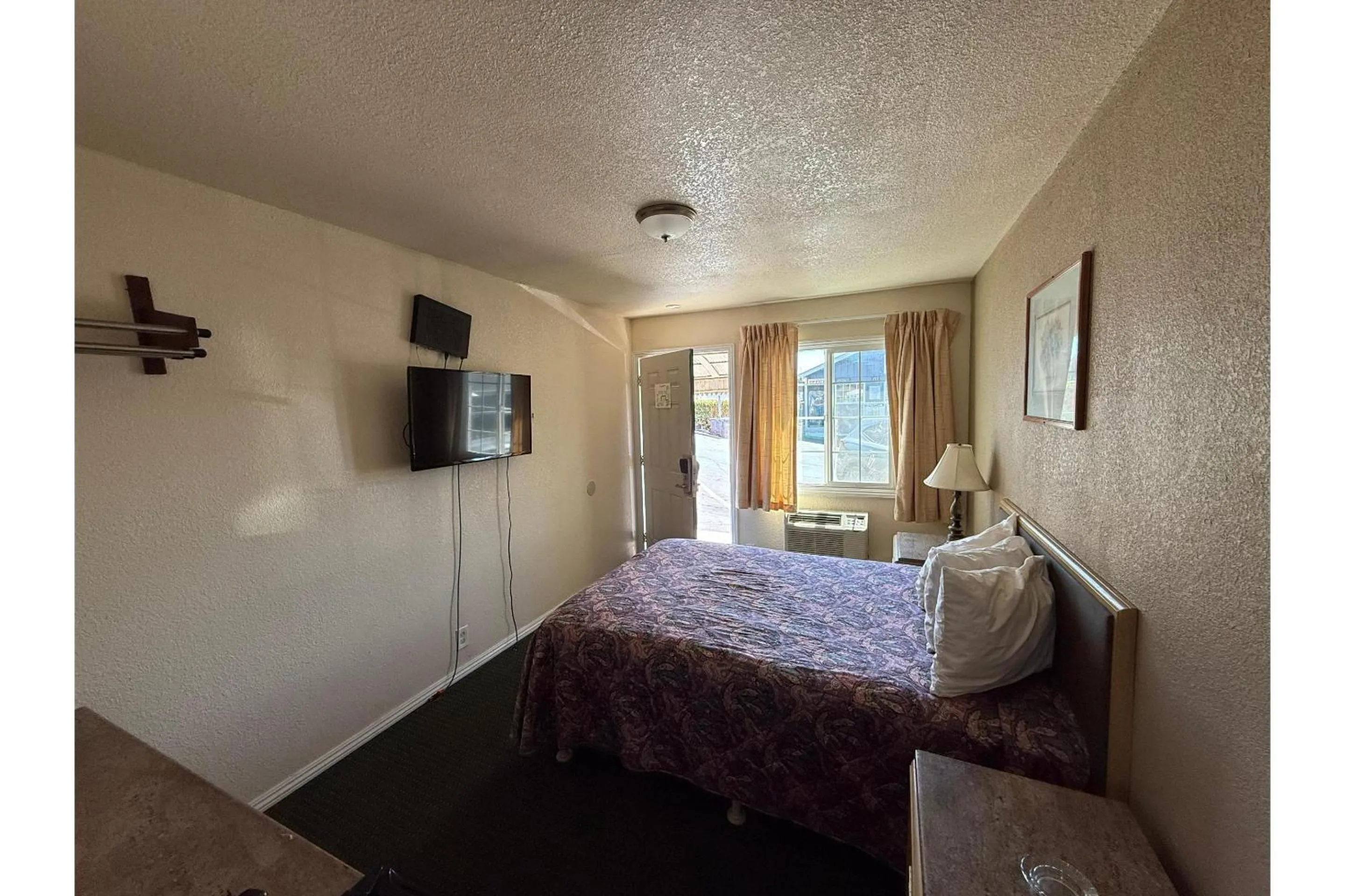 Bedroom, Bed in Discovery Inn Vallejo I 80 Near Napa CA