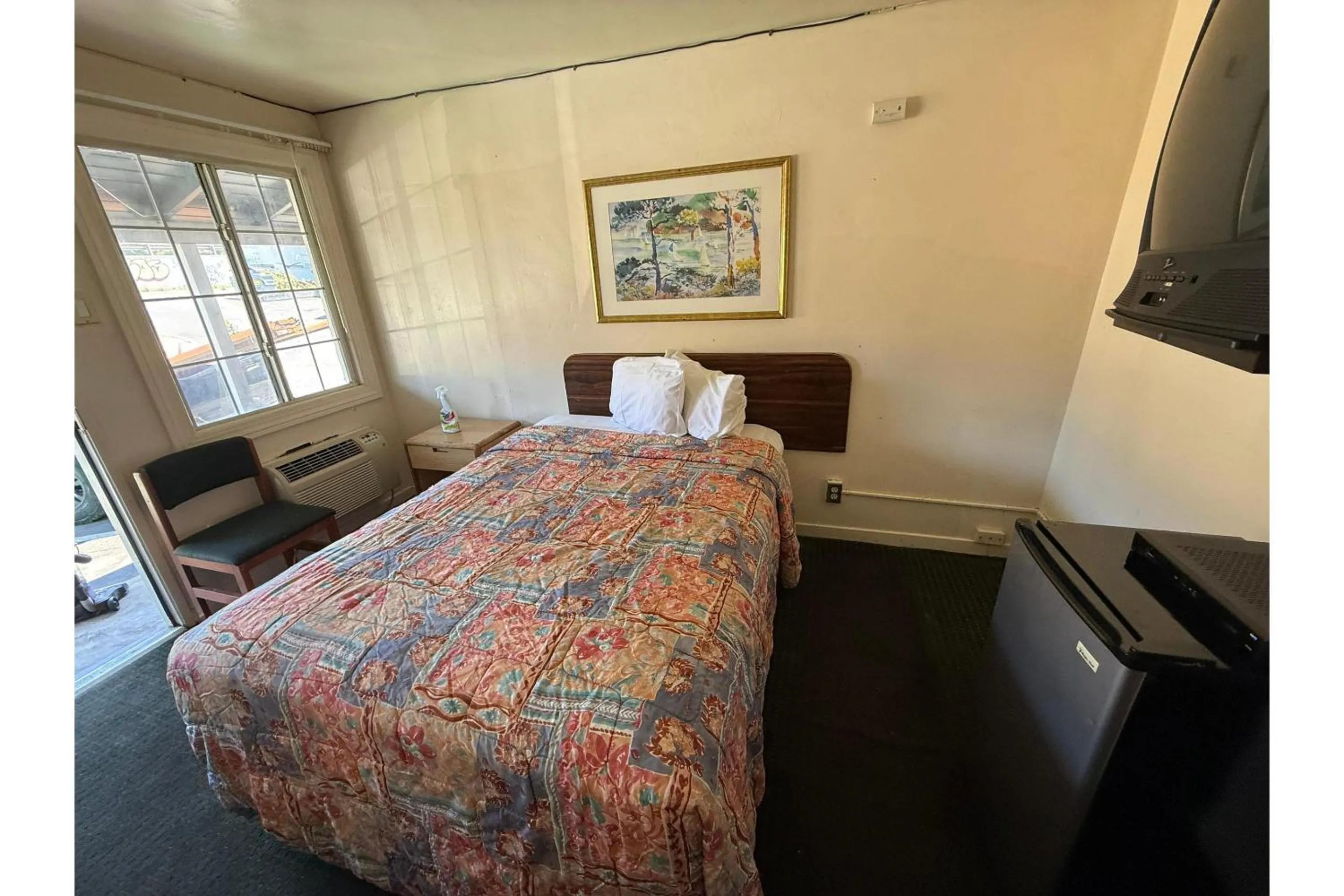 Bedroom, Bed in Discovery Inn Vallejo I 80 Near Napa CA